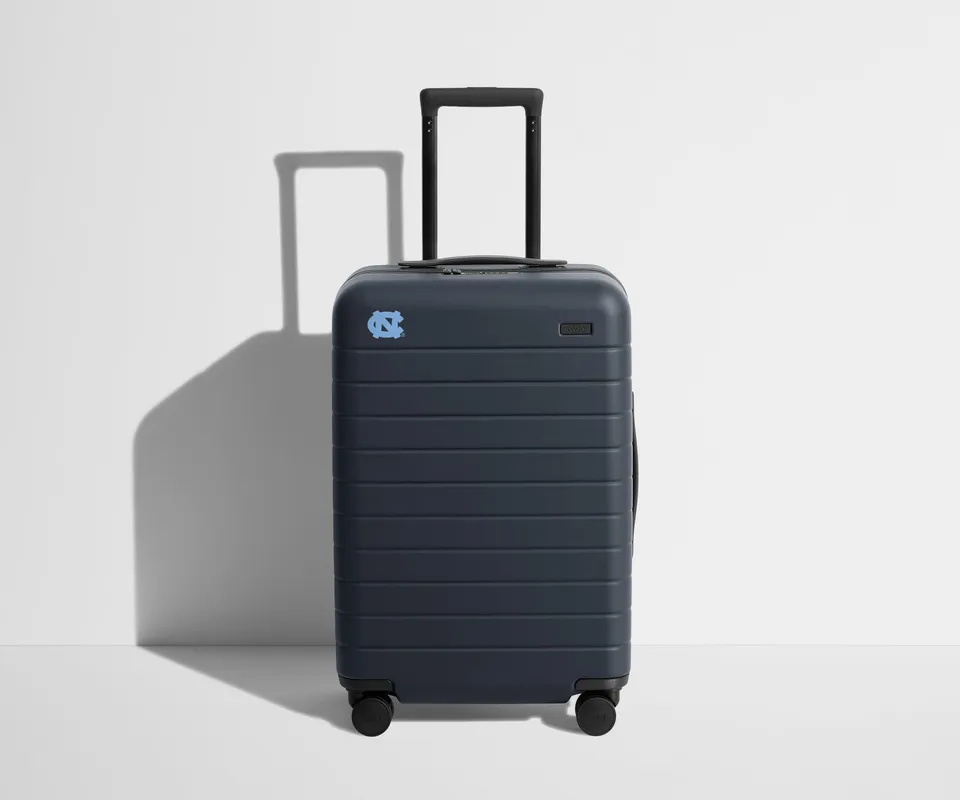 away-carry-on-bigger-carry-on-valise-cabine-north-carolina image 1