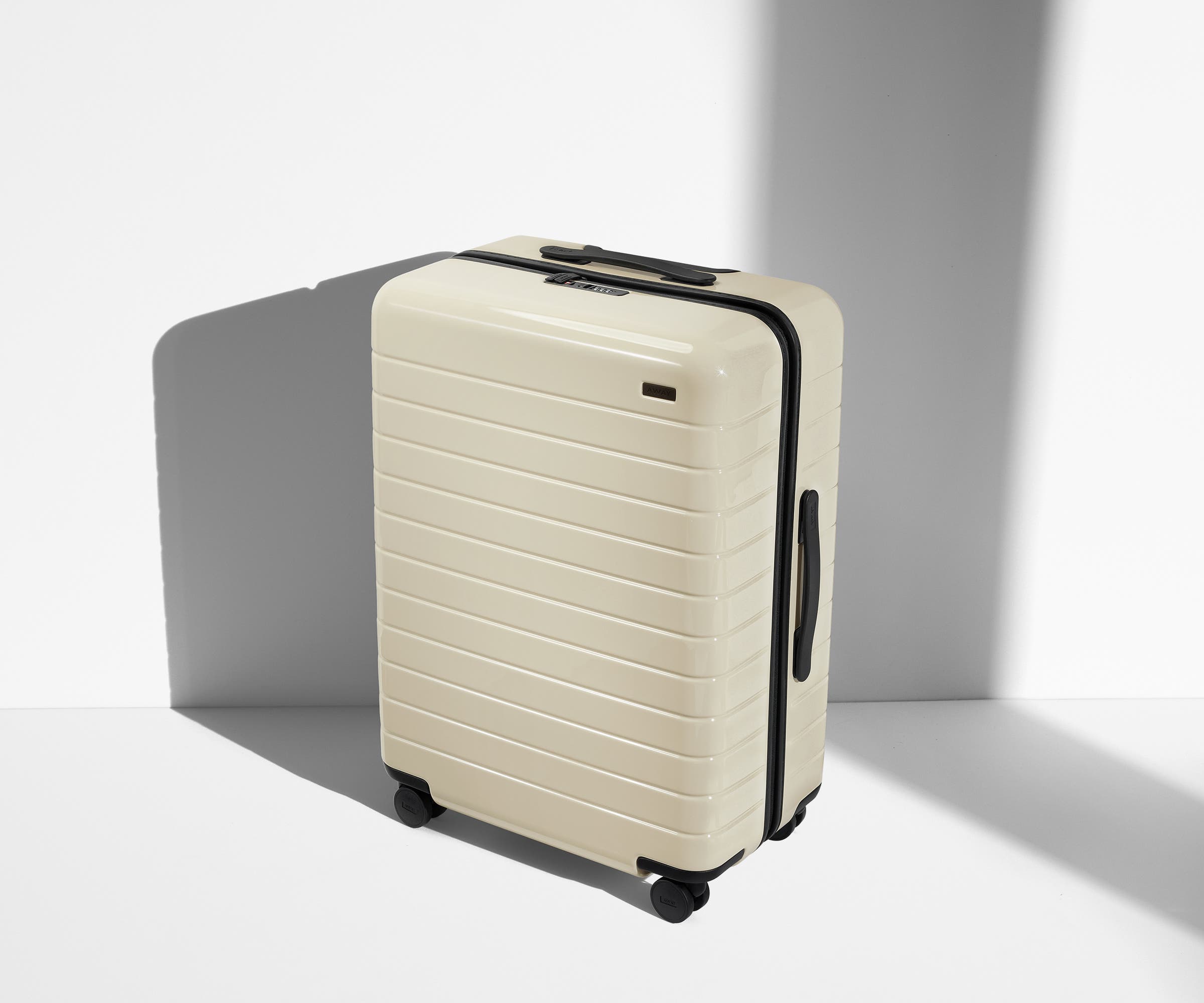 away-medium-valise-soute-salt-white-gloss-rigide image 2