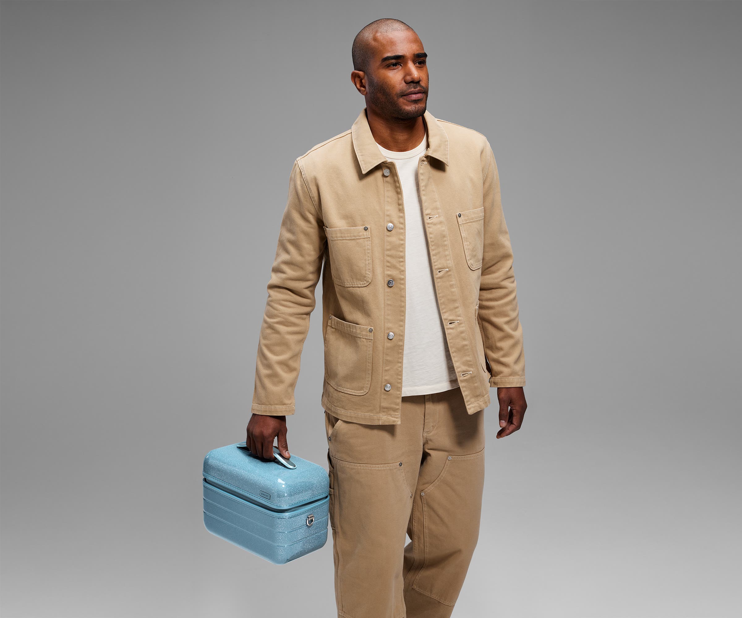 away-the-train-case-vanity-bleu-galaxy image 6
