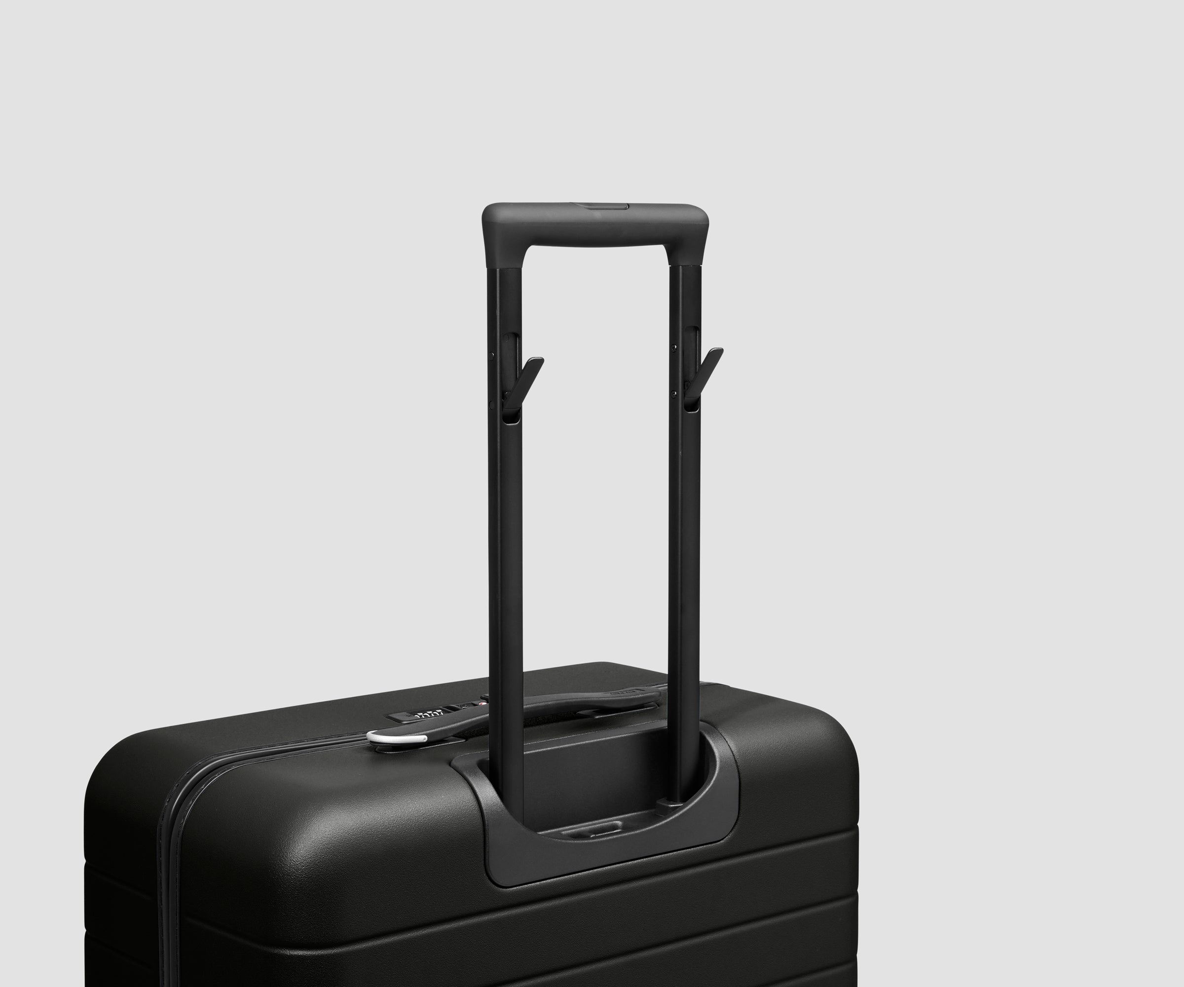 away-the-medium-3-valise-soute-jet-black-10-12-tenues image 5