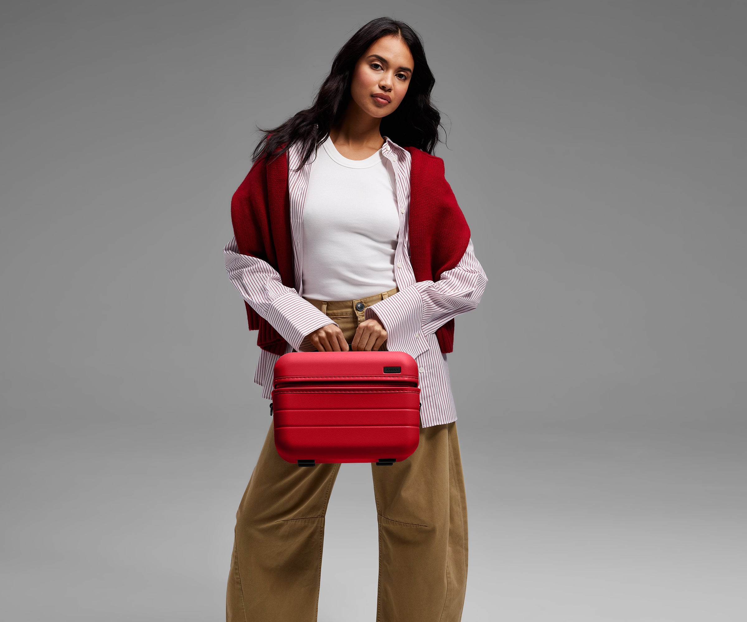 away-train-case-trousse-de-toilette-rouge-cerise-rigide image 7