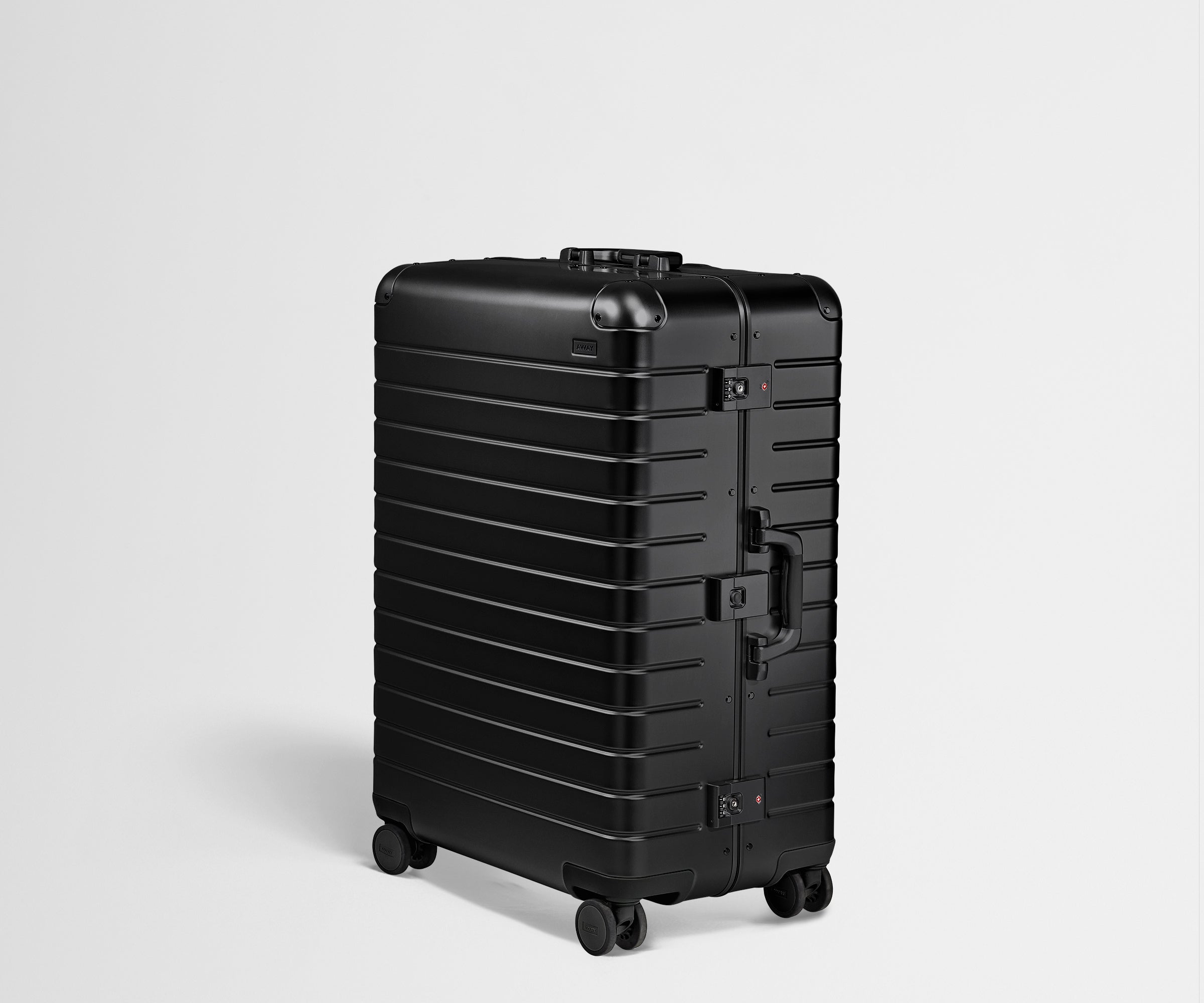 away-large-aluminum-valise-soute-onyx-black-aluminium image 2
