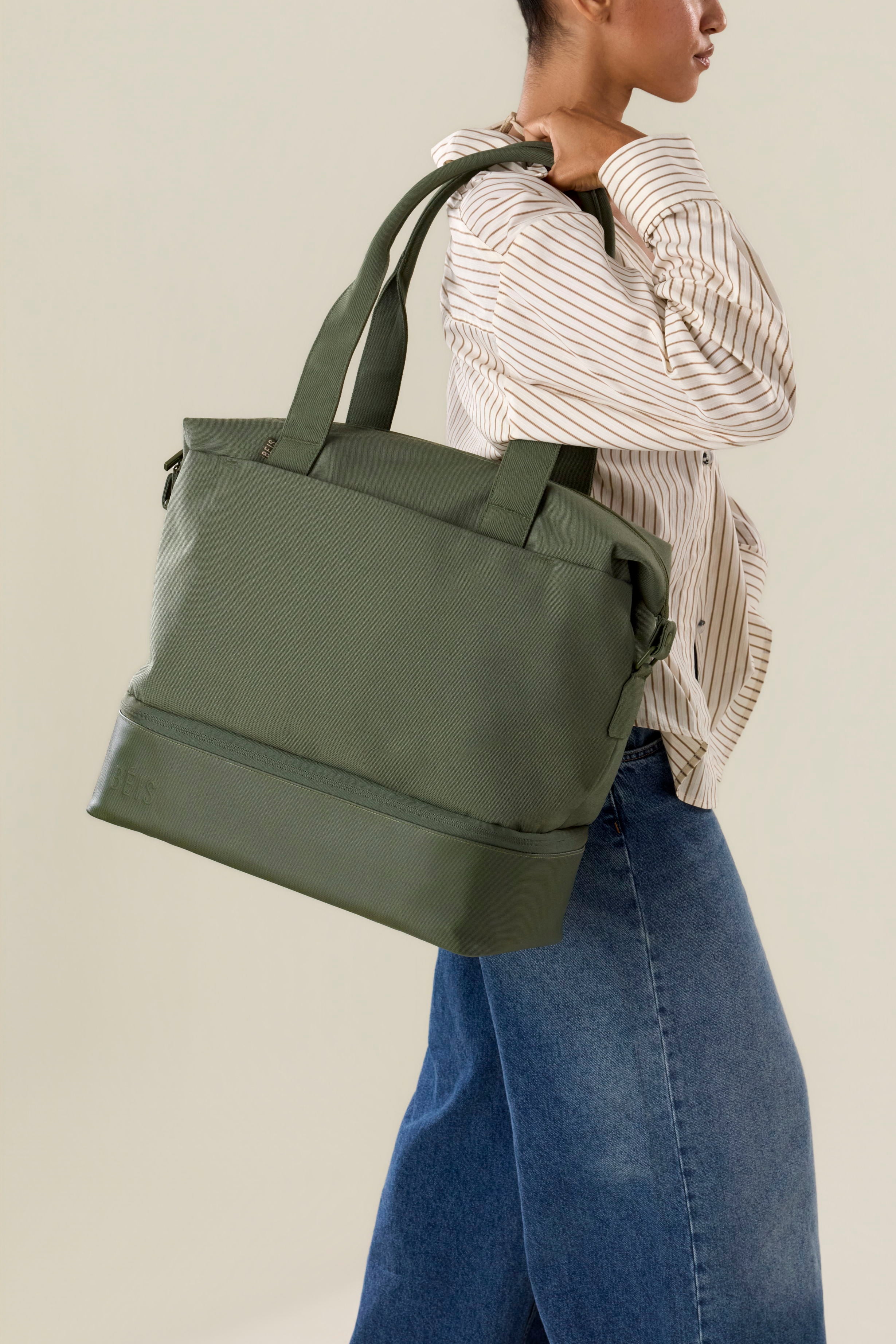 beis-mini-weekender-sac-week-end-olive-housse-ordinateur image 4