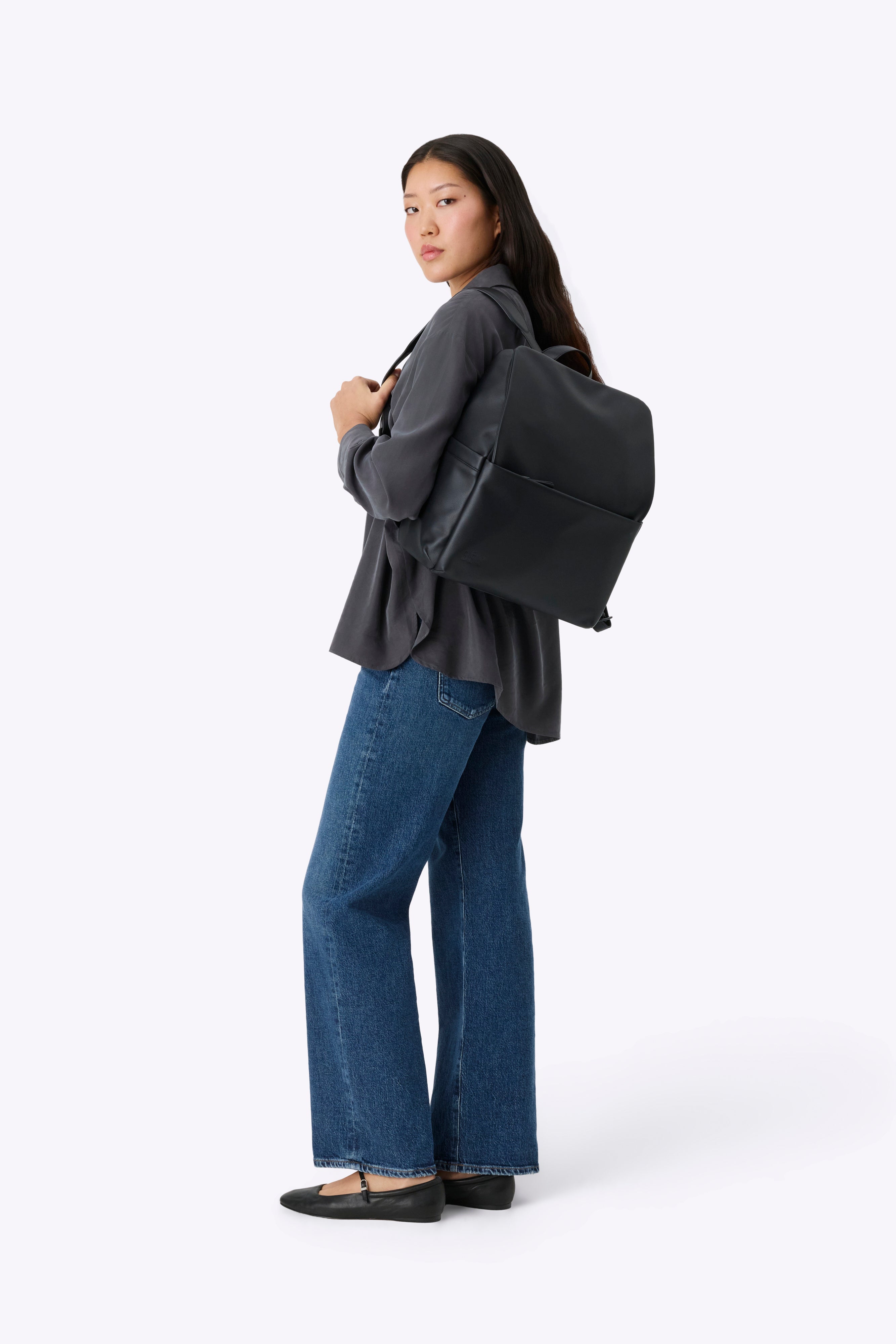 beis-everyday-diaper-sac-dos-langer-noir-vegan image 7