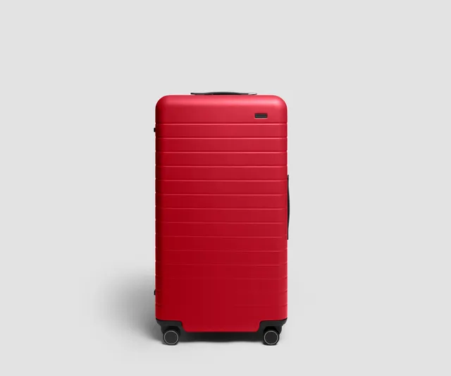 away-trunk-3-valise-soute-cherry-red-rigide-grande image 1
