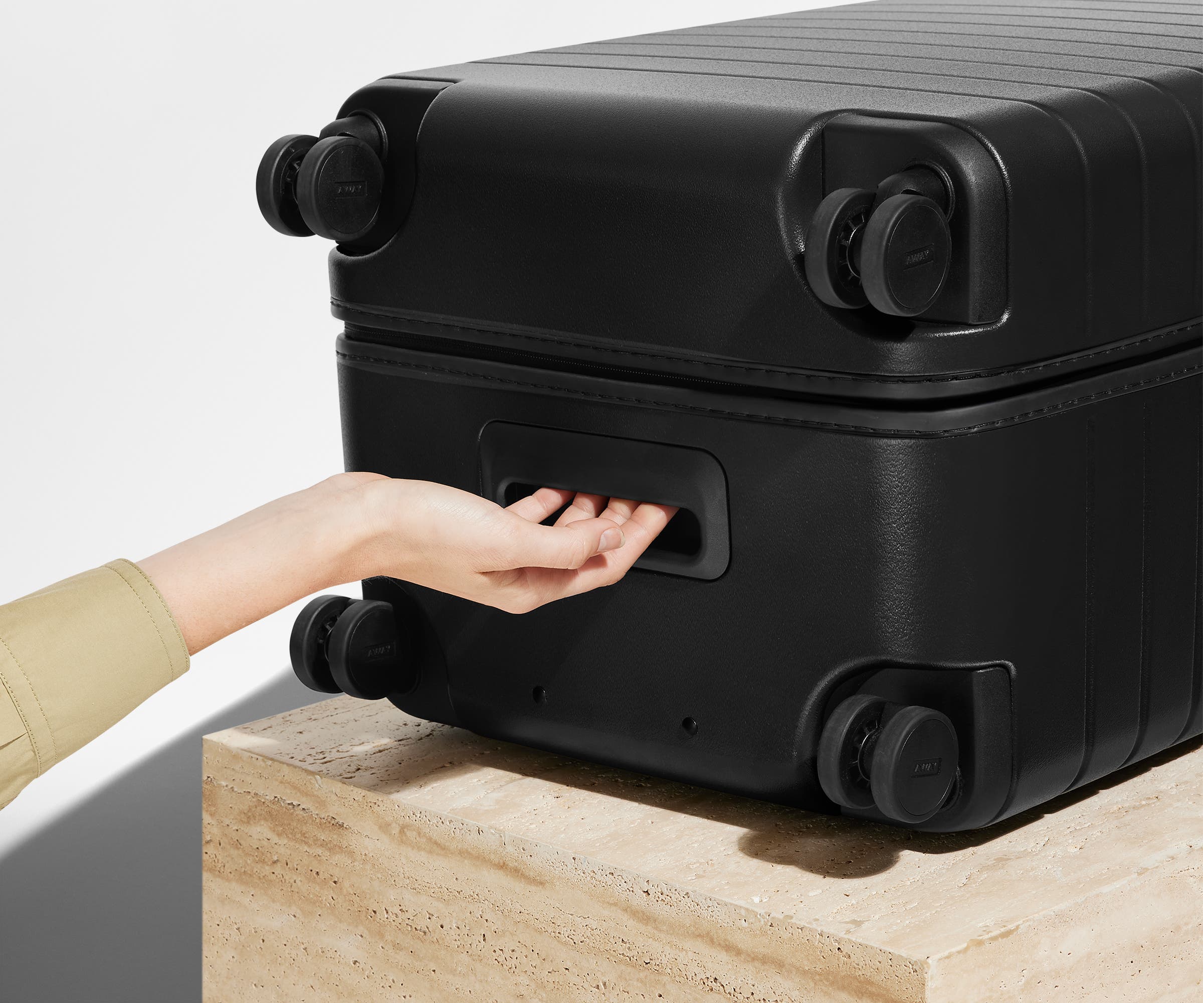 away-the-trunk-valise-soute-noir-coque-rigide image 6