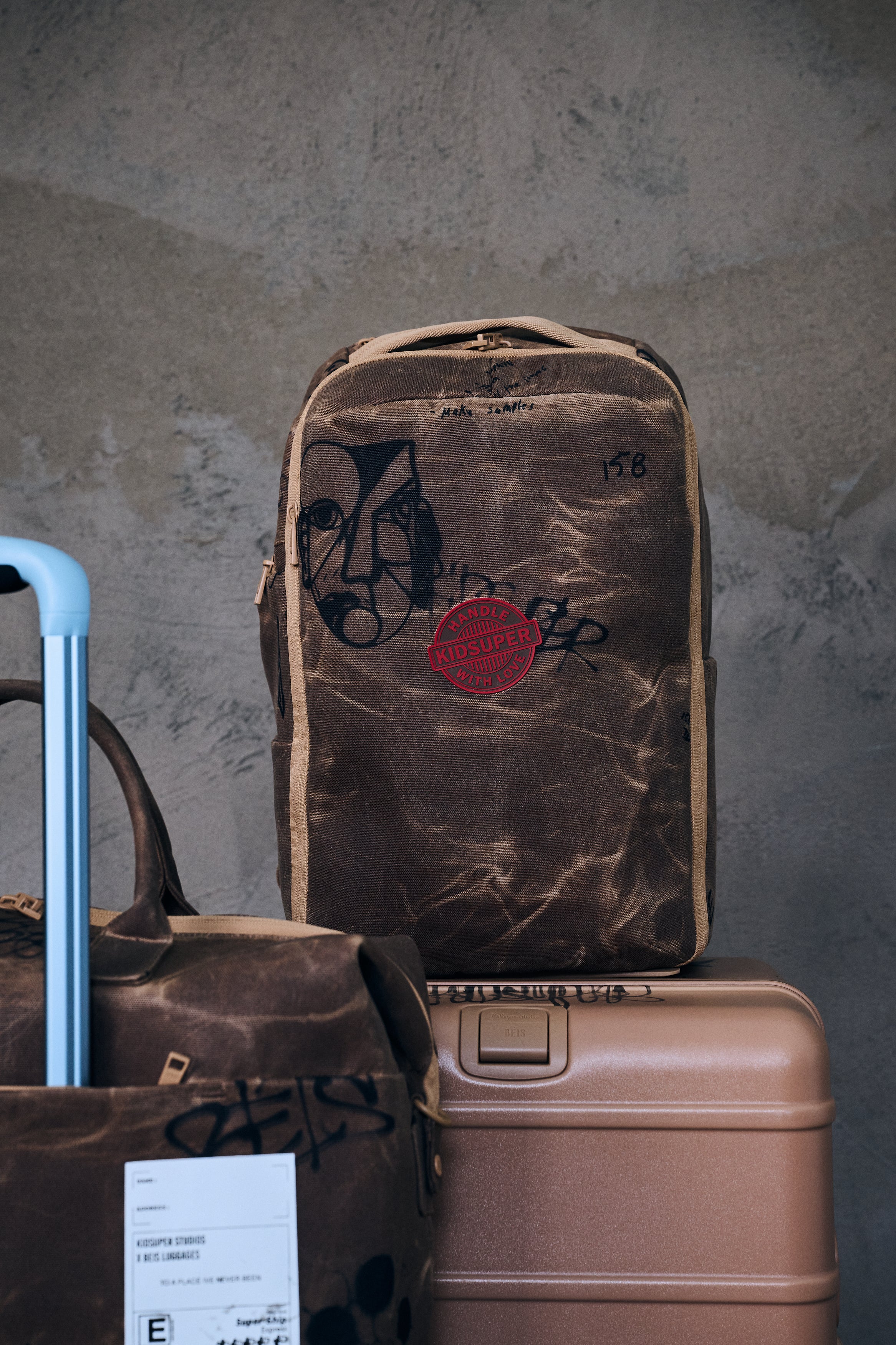 beis-x-kidsuper-pro-travel-sac-dos-cargo-graffiti-16 image 5