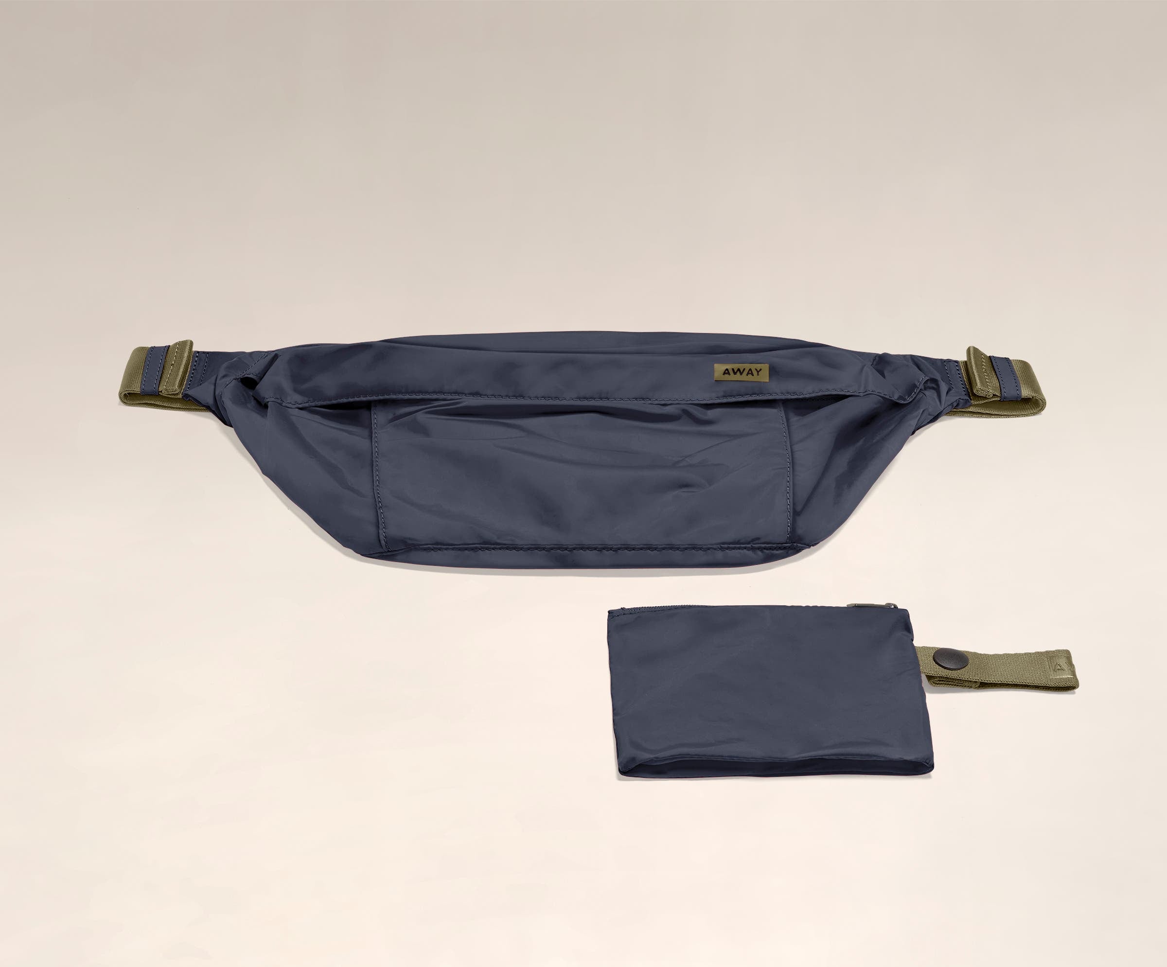 away-packable-sling-bag-sacoche-bleu-marine image 4