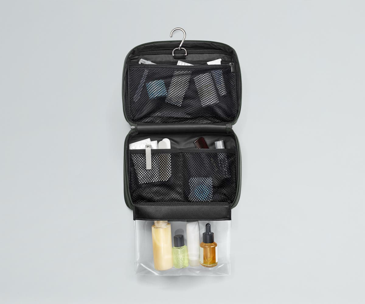 away-hanging-toiletry-bag-trousse-toilette-green-suspendue image 3