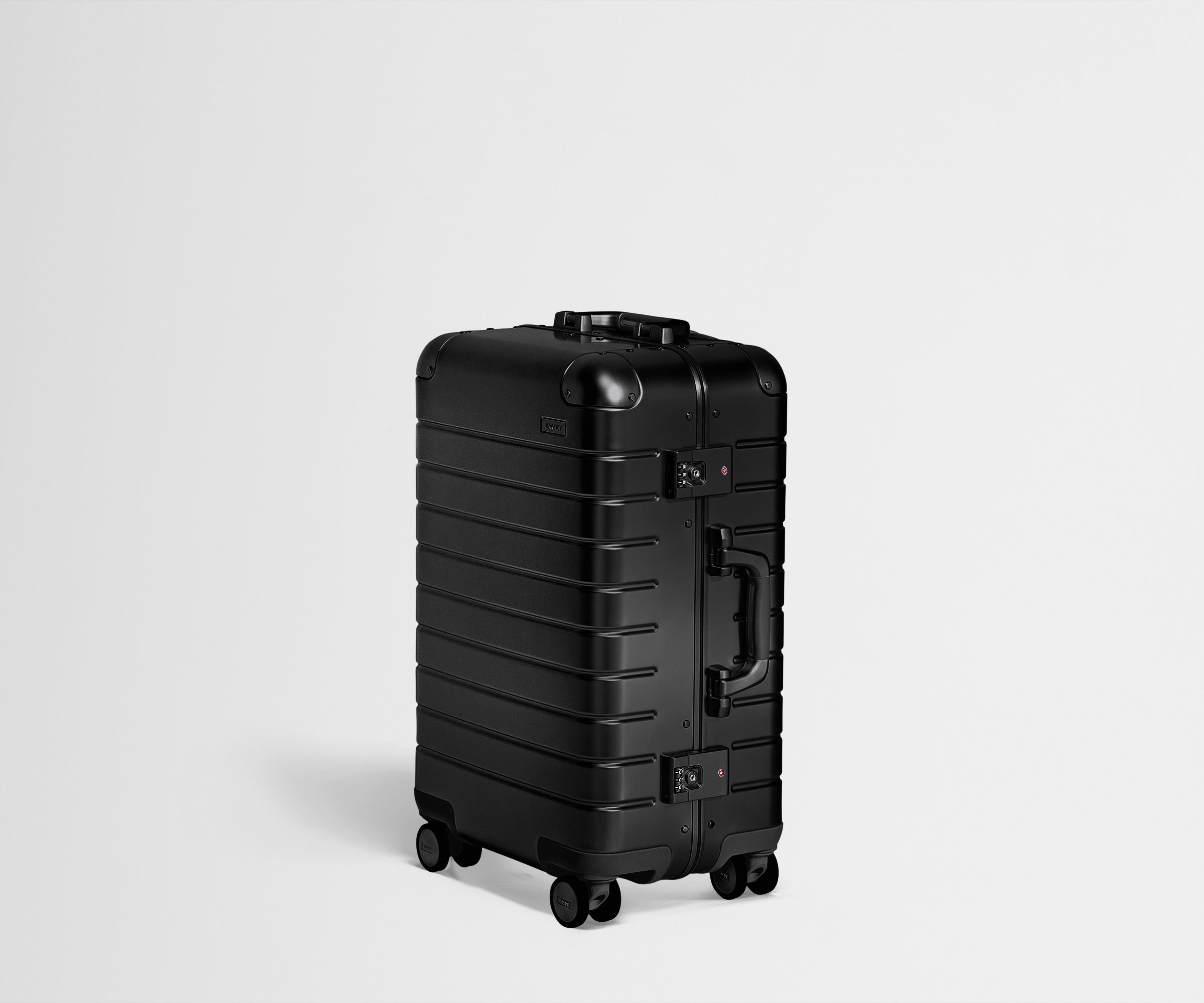 away-bigger-carry-on-valise-cabine-aluminium-noir-onyx image 2