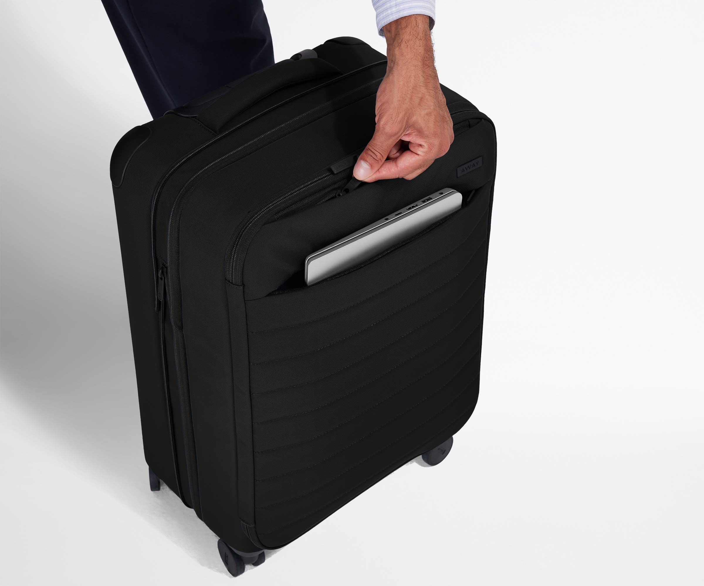 away-softside-carry-on-valise-cabine-jet-black-extensible image 6