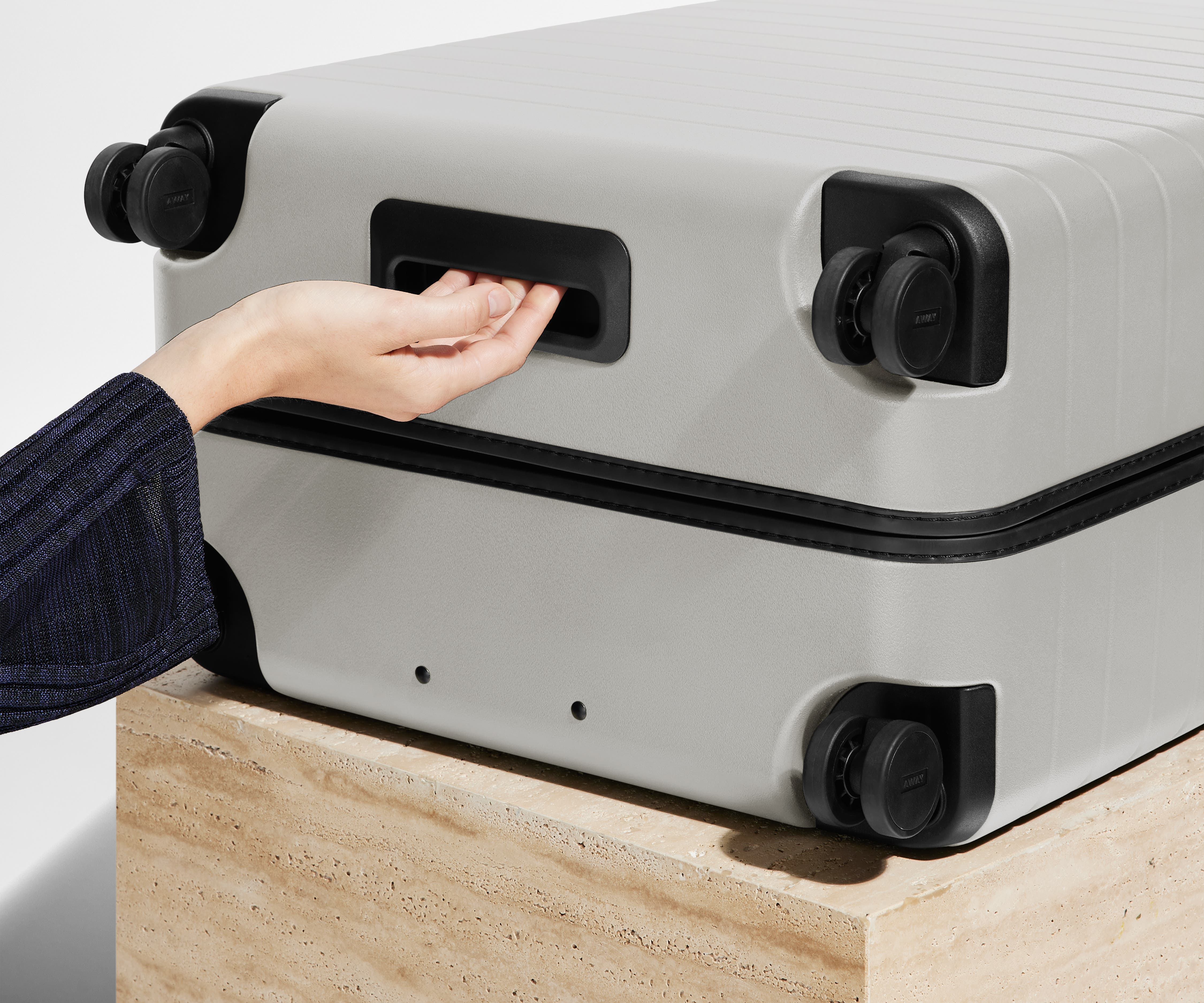 away-the-large-valise-soute-rigide-cloud-gray image 5