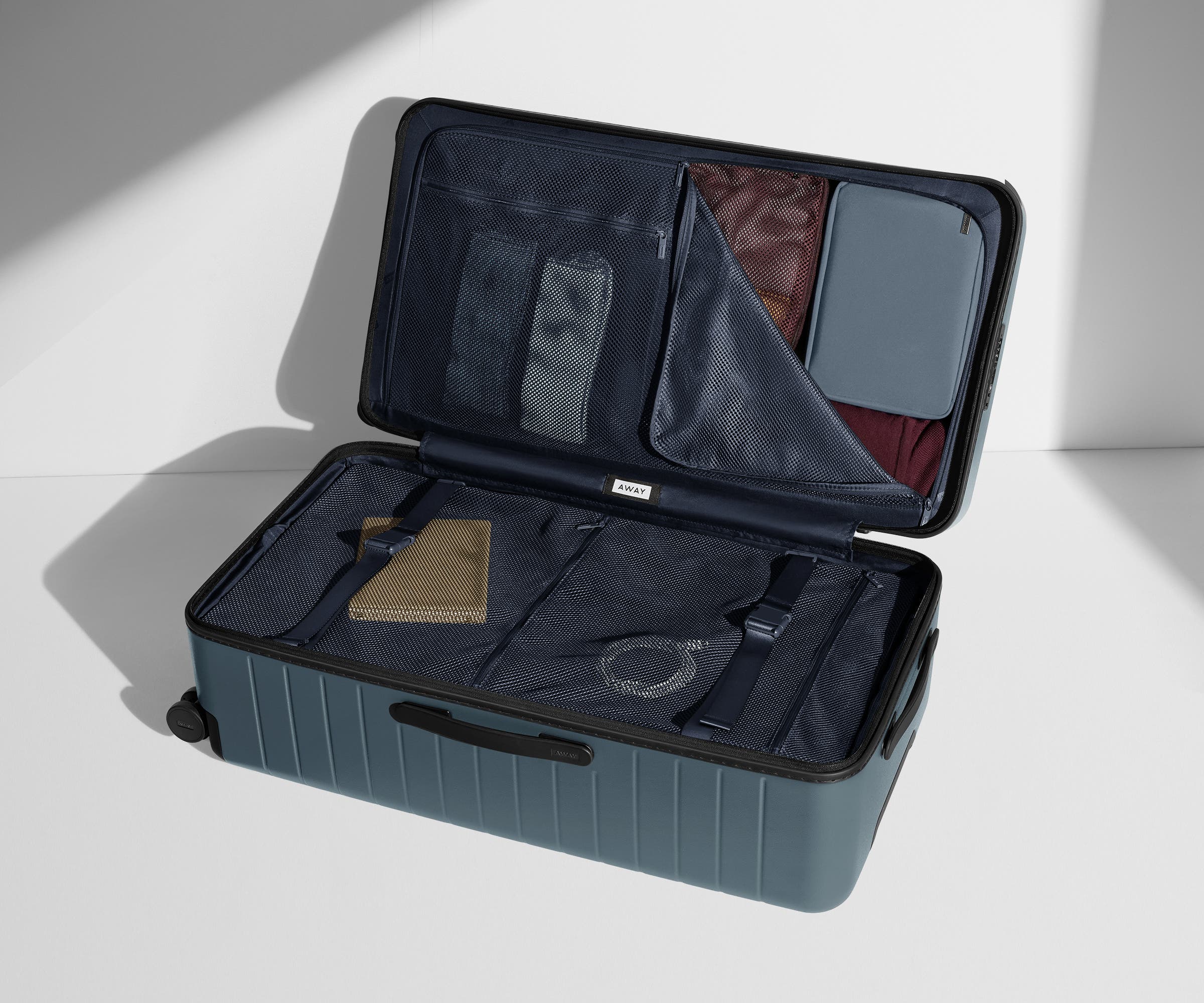 away-trunk-valise-soute-coast-blue-rigide-grand-volume image 5