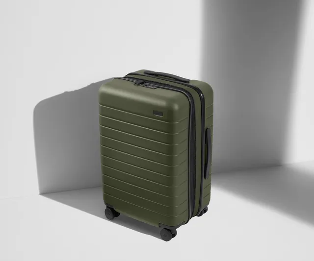 away-the-bigger-carry-on-flex-valise-cabine-olive-green-extensible image 1