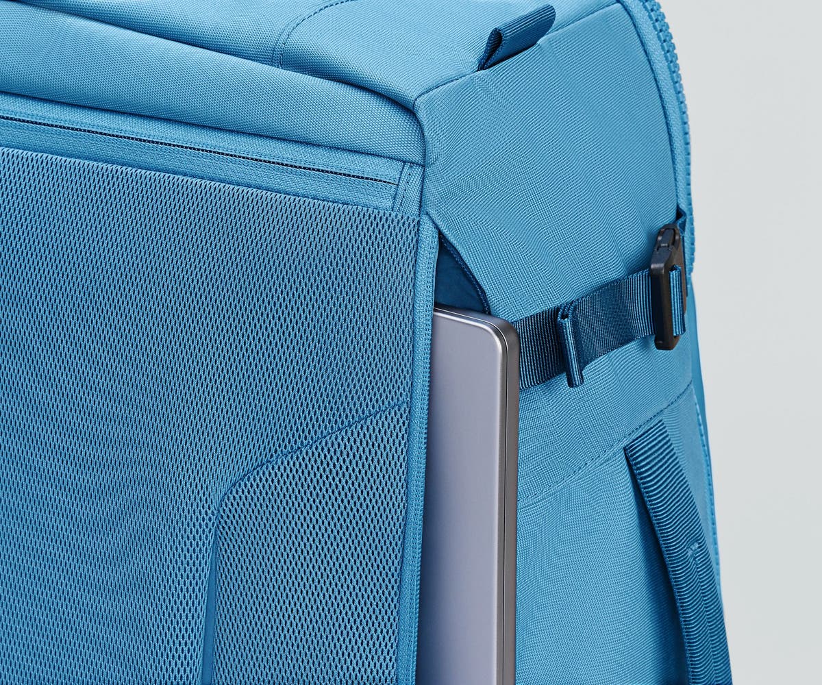 away-active-convertible-sac-dos-45l-vivid-blue-tanche image 4