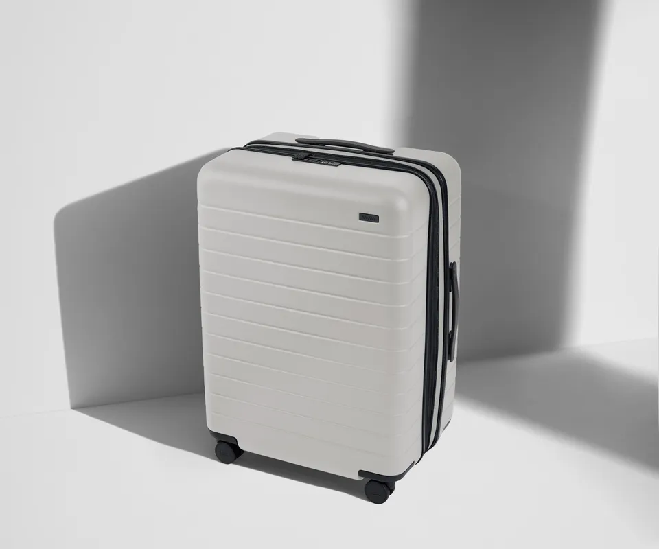 away-medium-flex-valise-soute-extensible-gris-cloud image 1