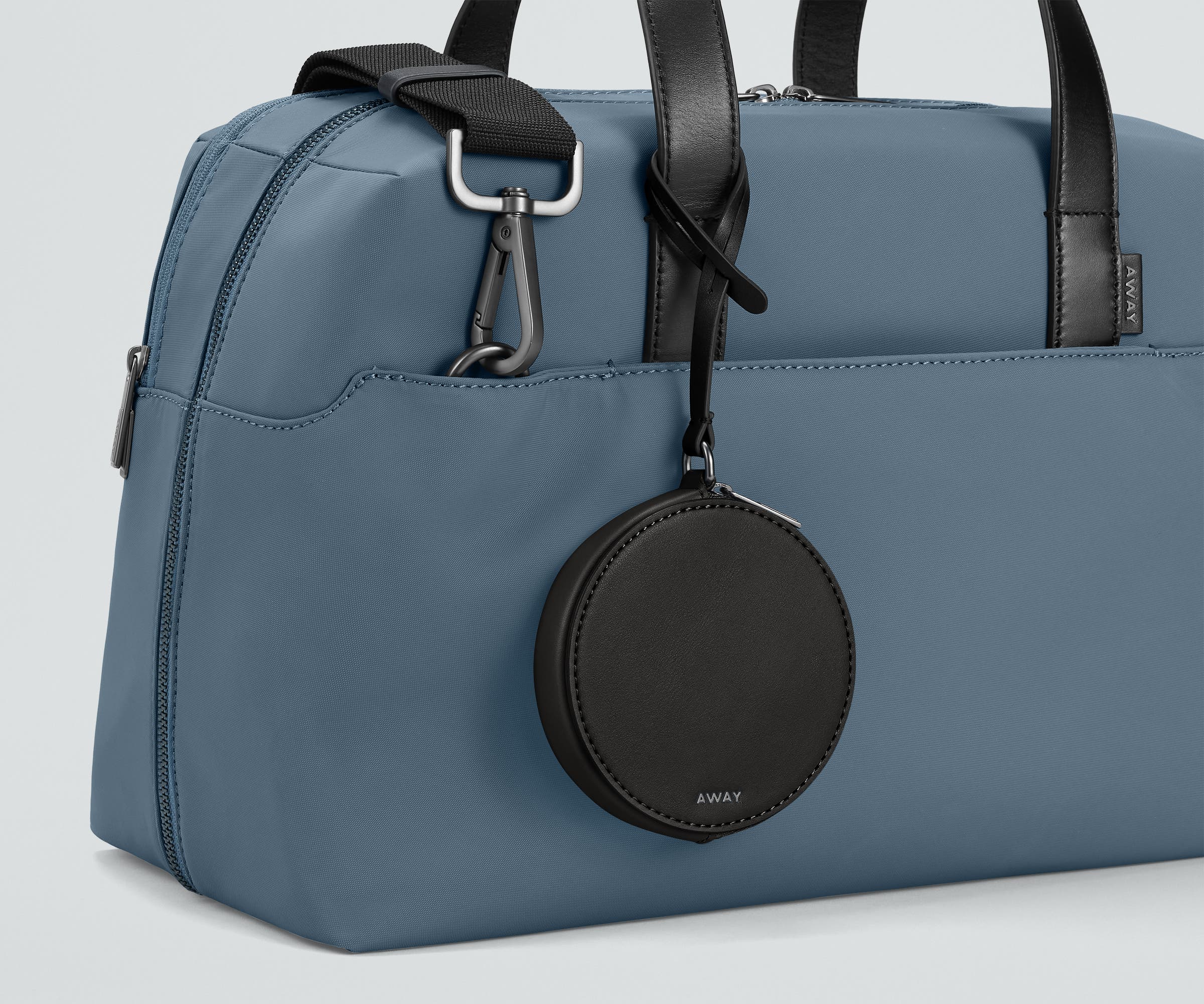 away-circle-zip-pouch-pochette-cuir-noir-jet-black image 4