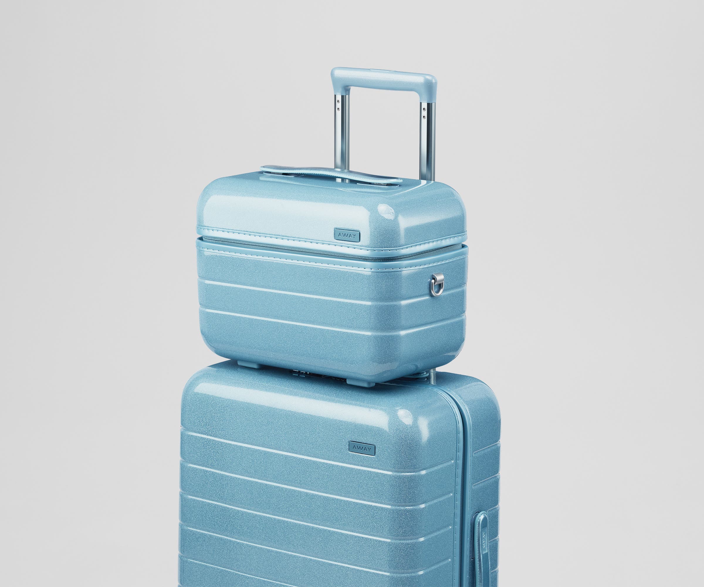 away-the-train-case-vanity-bleu-galaxy image 8