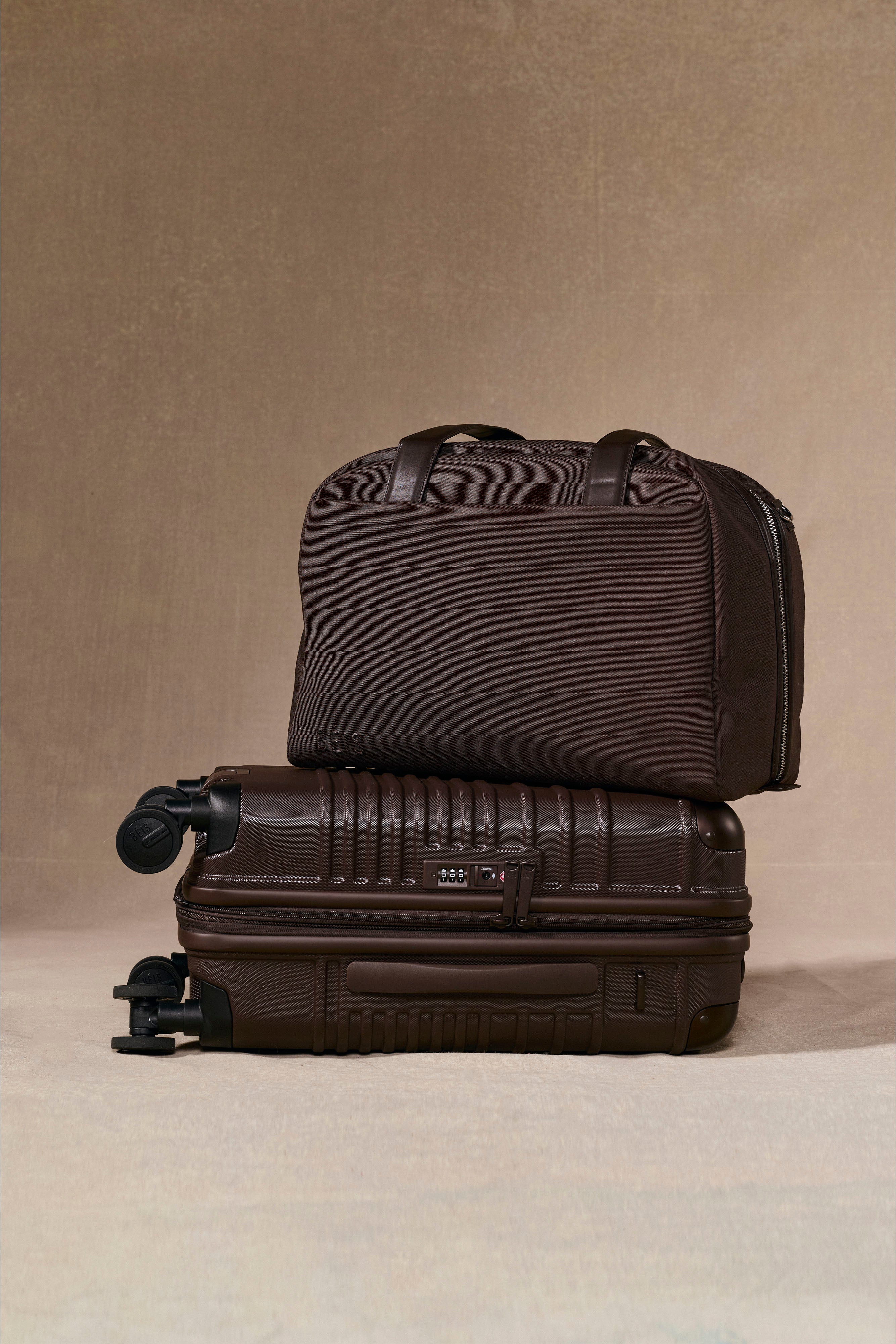 beis-travel-set-the-hybrid-carry-on-set-valise-cabine-marron image 2