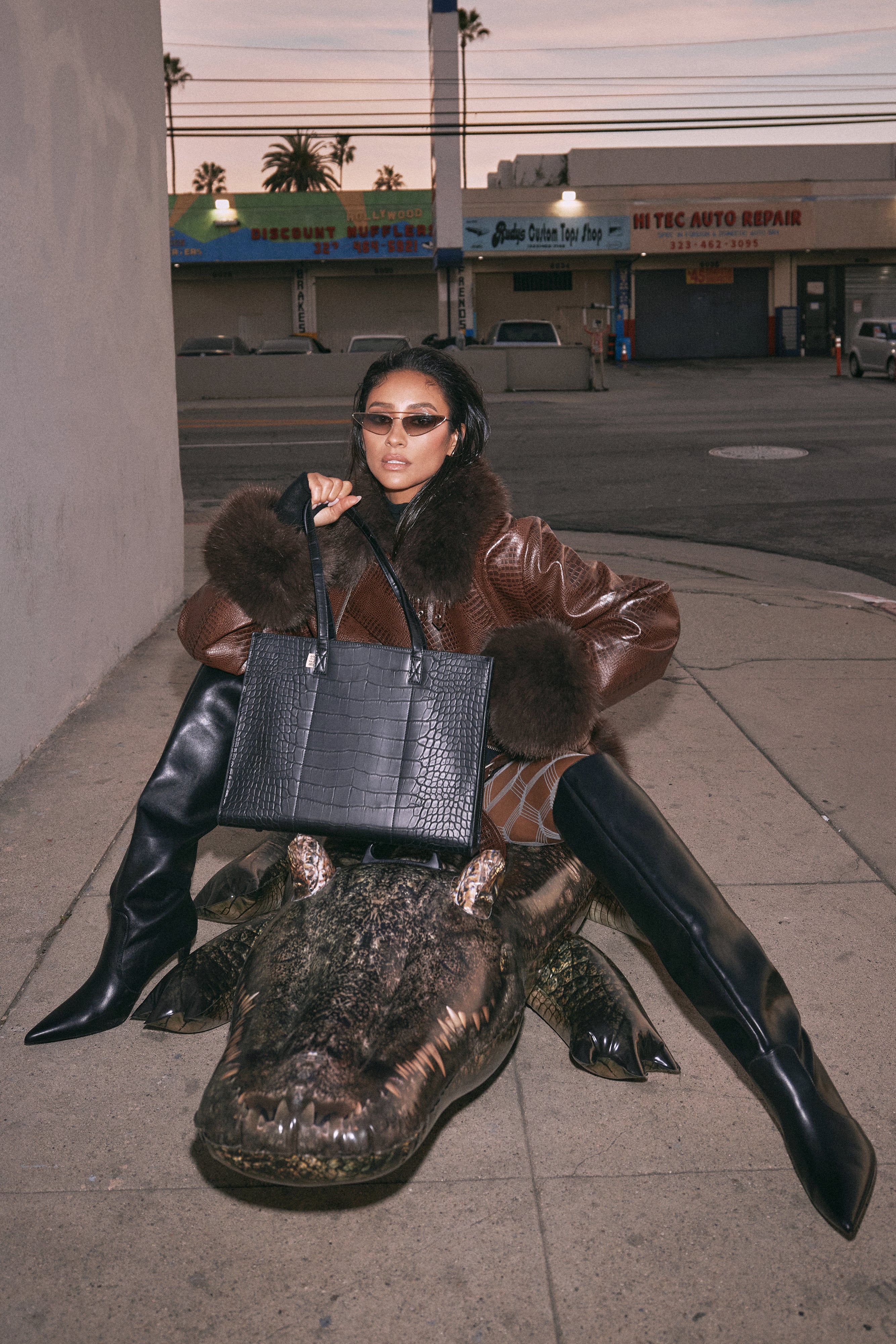 beis-the-work-tote-sac-tote-black-croc-cuir-vegan image 3