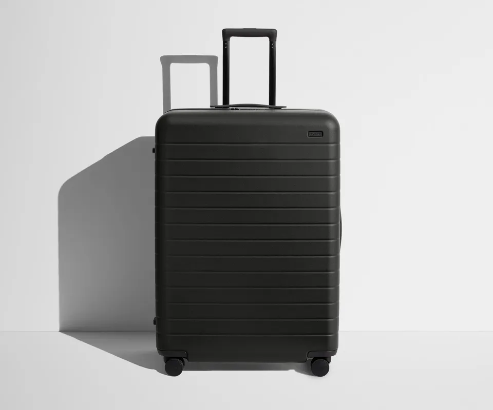 away-the-large-valise-soute-jet-black-grande-taille image 1