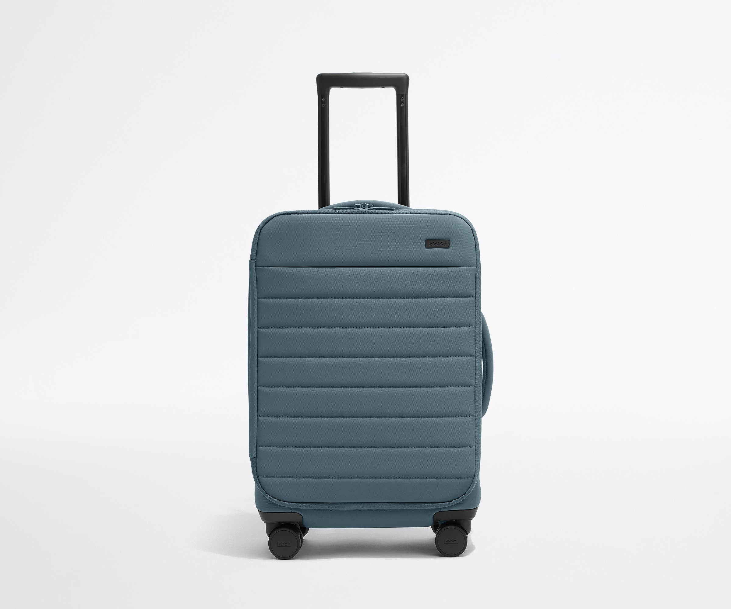 away-softside-carry-on-valise-cabine-bleu-coast-extensible image 1