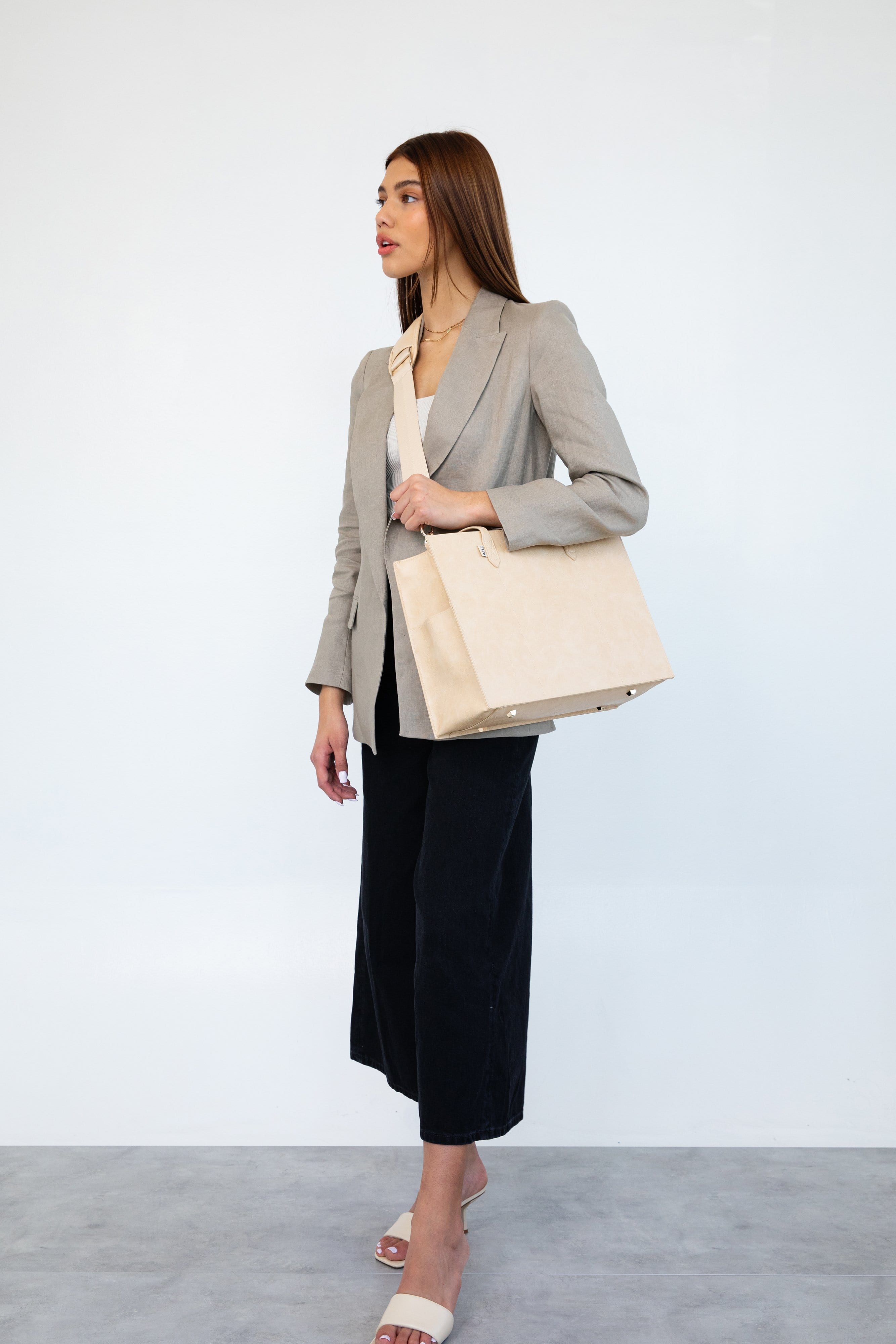 beis-the-work-tote-sac-tote-beige-bureau-trolley image 2