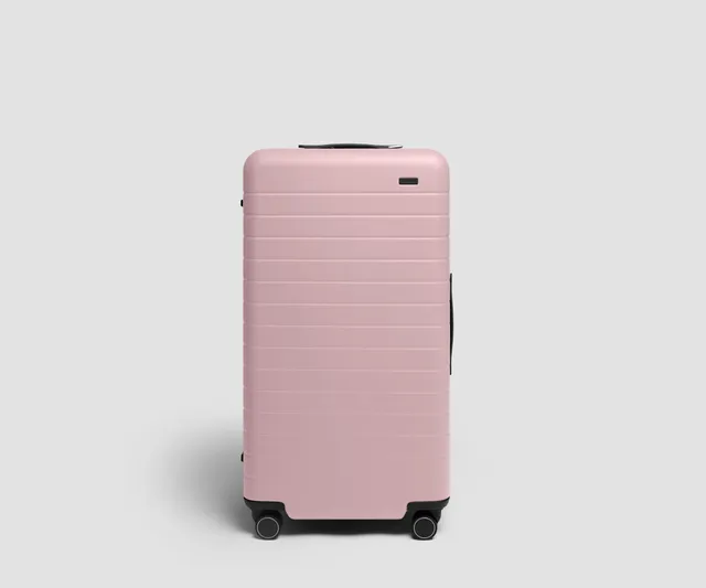 away-trunk-3-valise-soute-blush-pink-grand-volume image 1