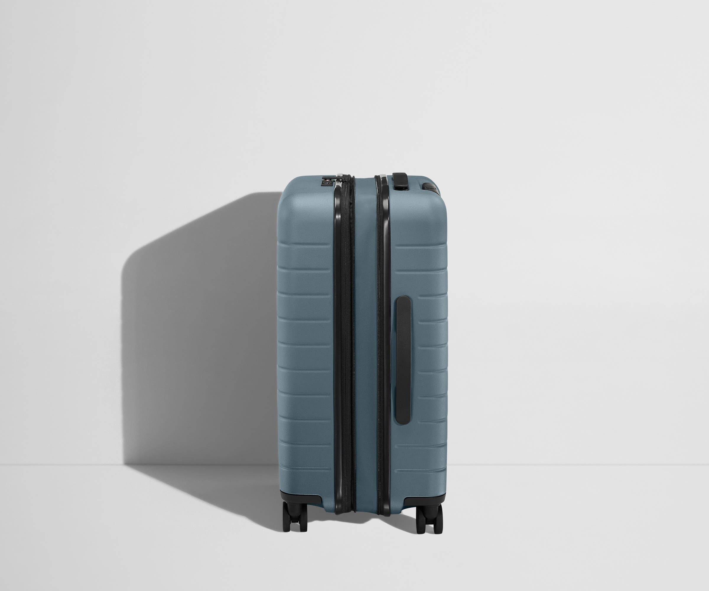 away-bigger-carry-on-flex-valise-cabine-coast-blue-extensible image 3