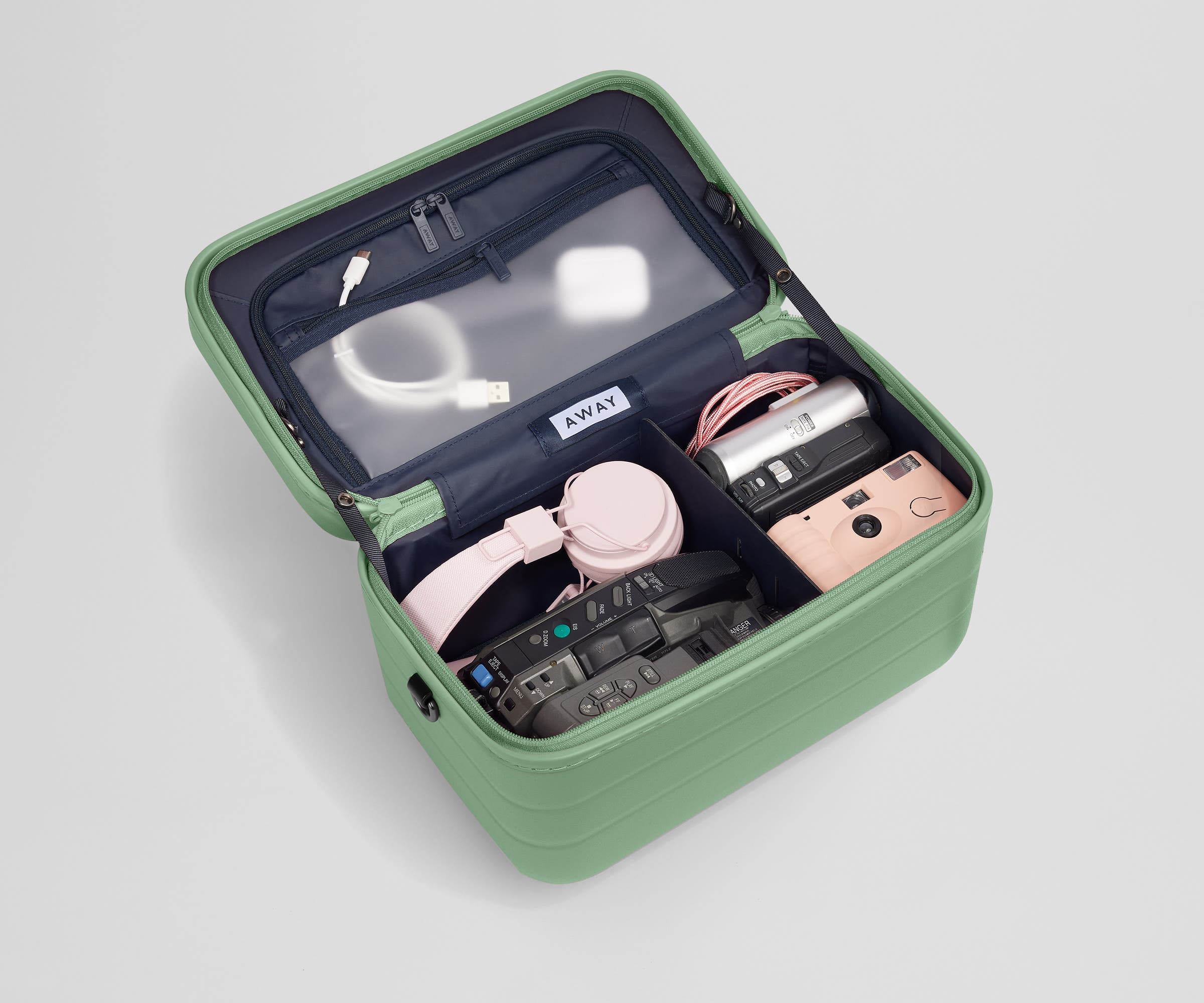 away-train-case-trousse-toilette-rigide-sea-green image 5