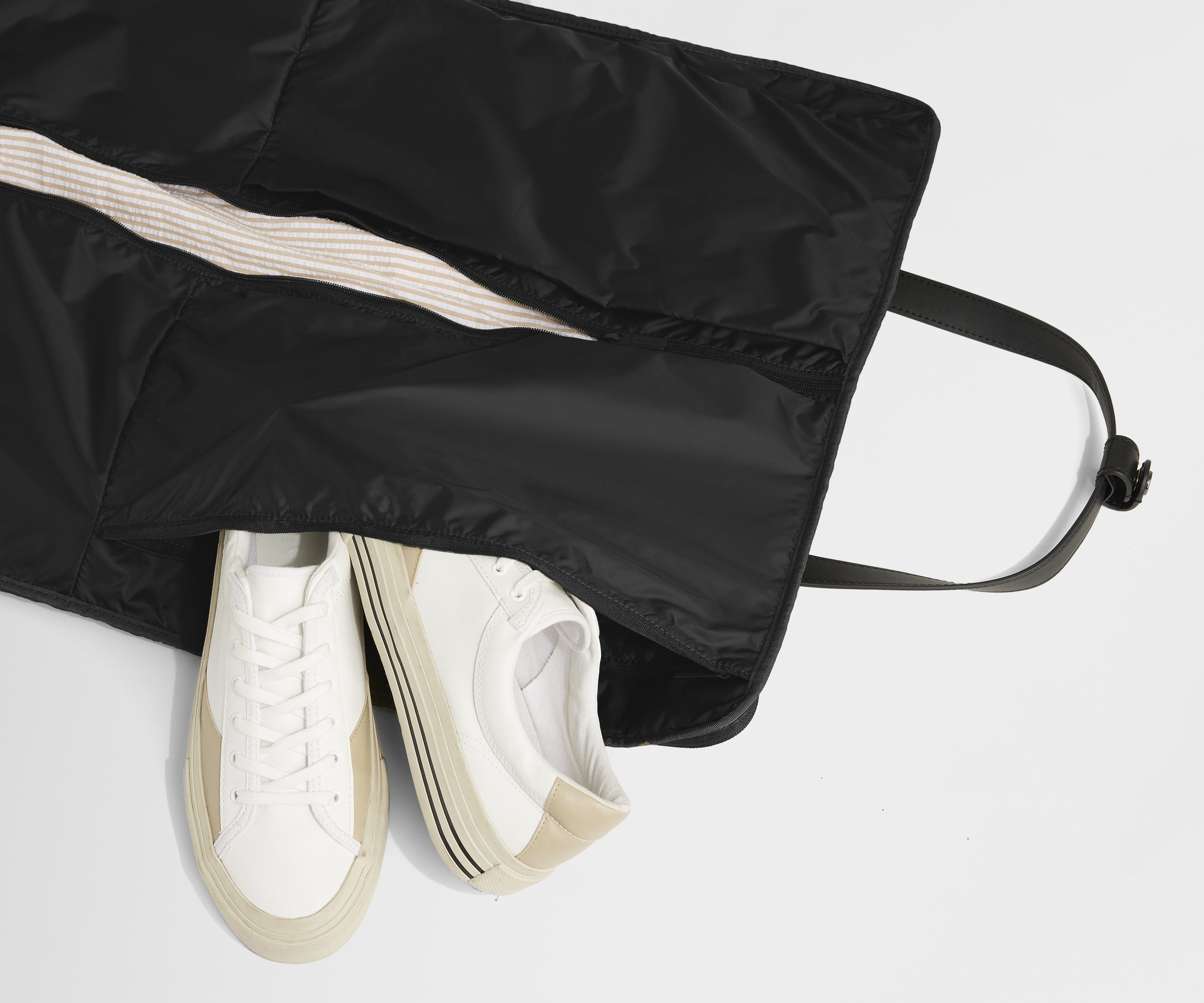 away-garment-duffle-housse-costume-noire-sac-voyage image 4