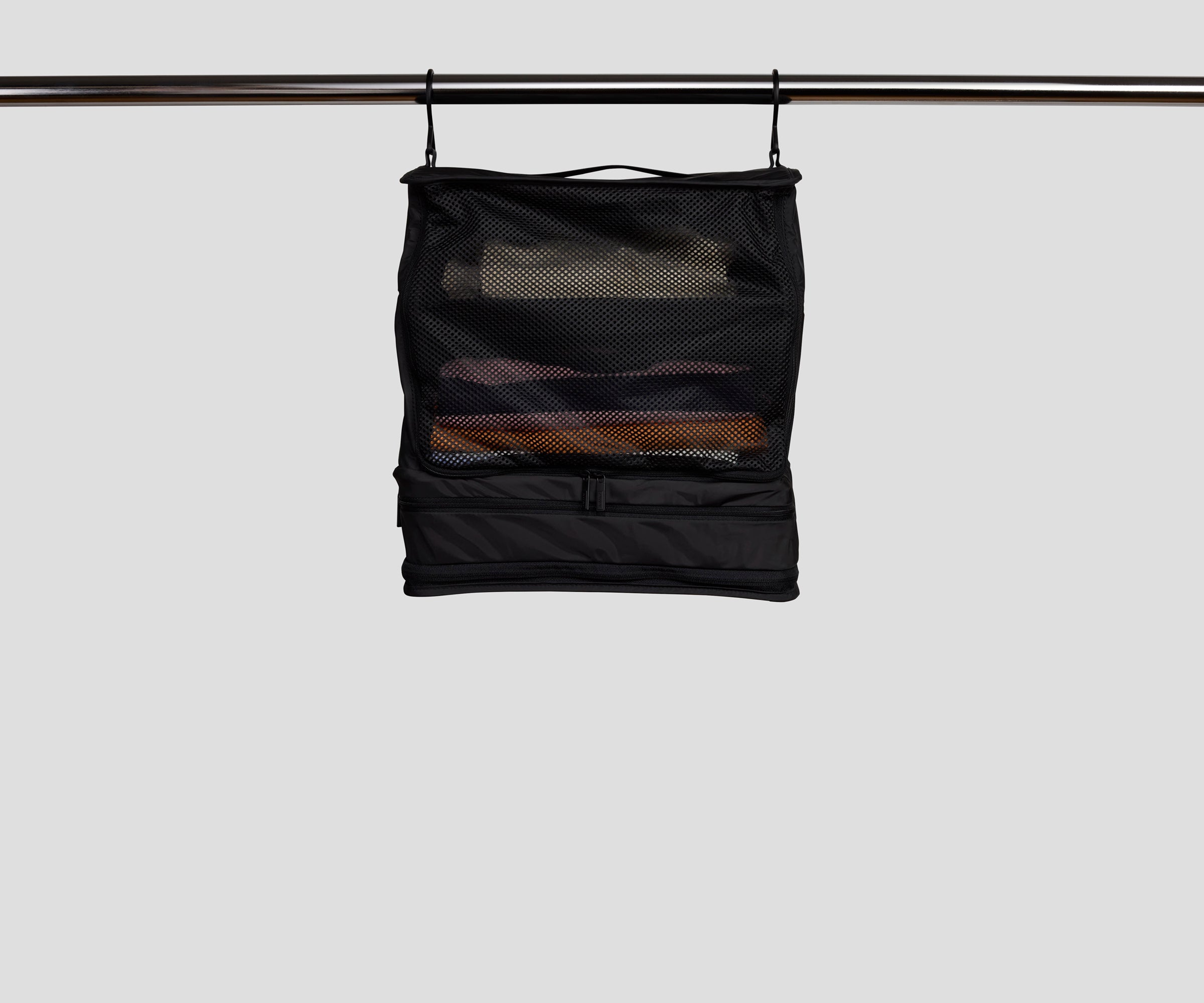 away-packaway-closet-penderie-voyage-noire-cabine image 2