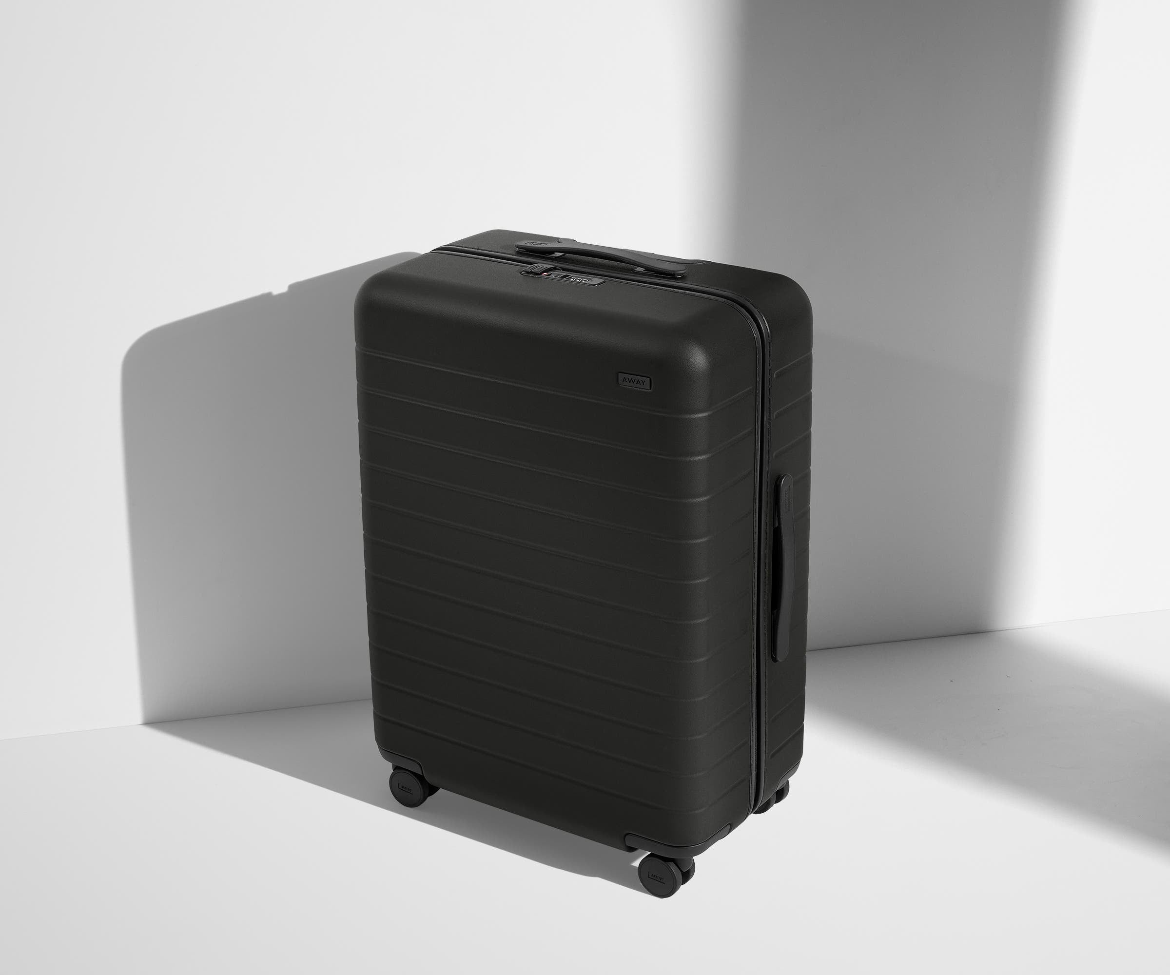 away-the-medium-valise-soute-rigide-jet-black-compression image 2