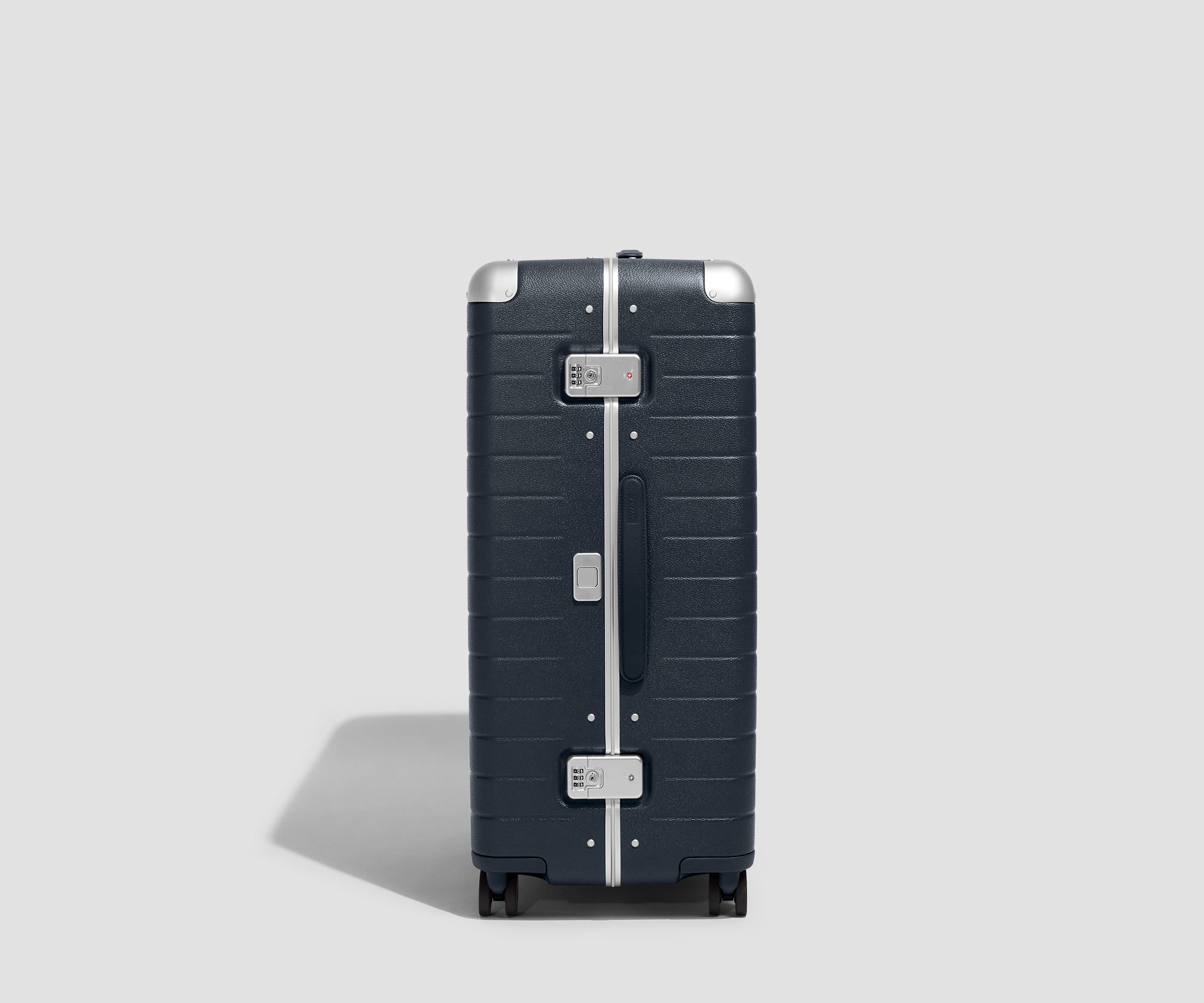 away-aluminum-edge-large-valise-soute-navy-blue-alu image 3