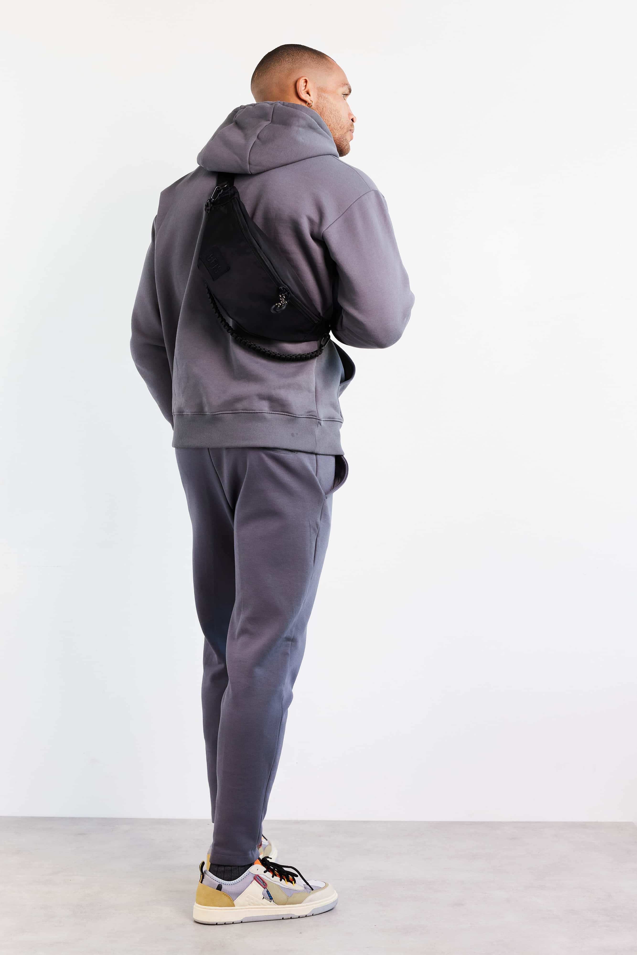 beis-the-sport-pack-sac-banane-noir-l-ger-randonn-e image 3