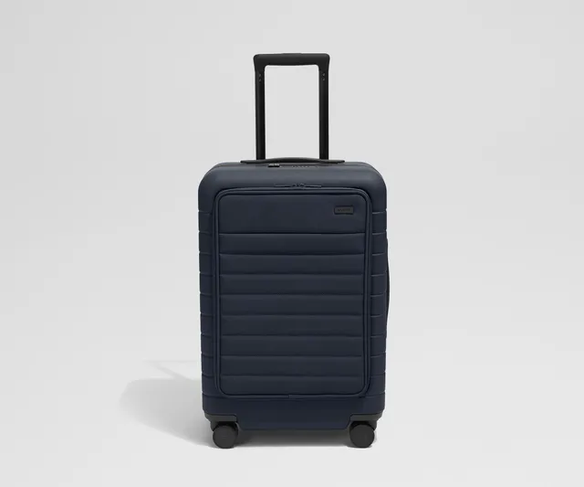 away-executive-bigger-carry-on-valise-cabine-bleu-marine image 1