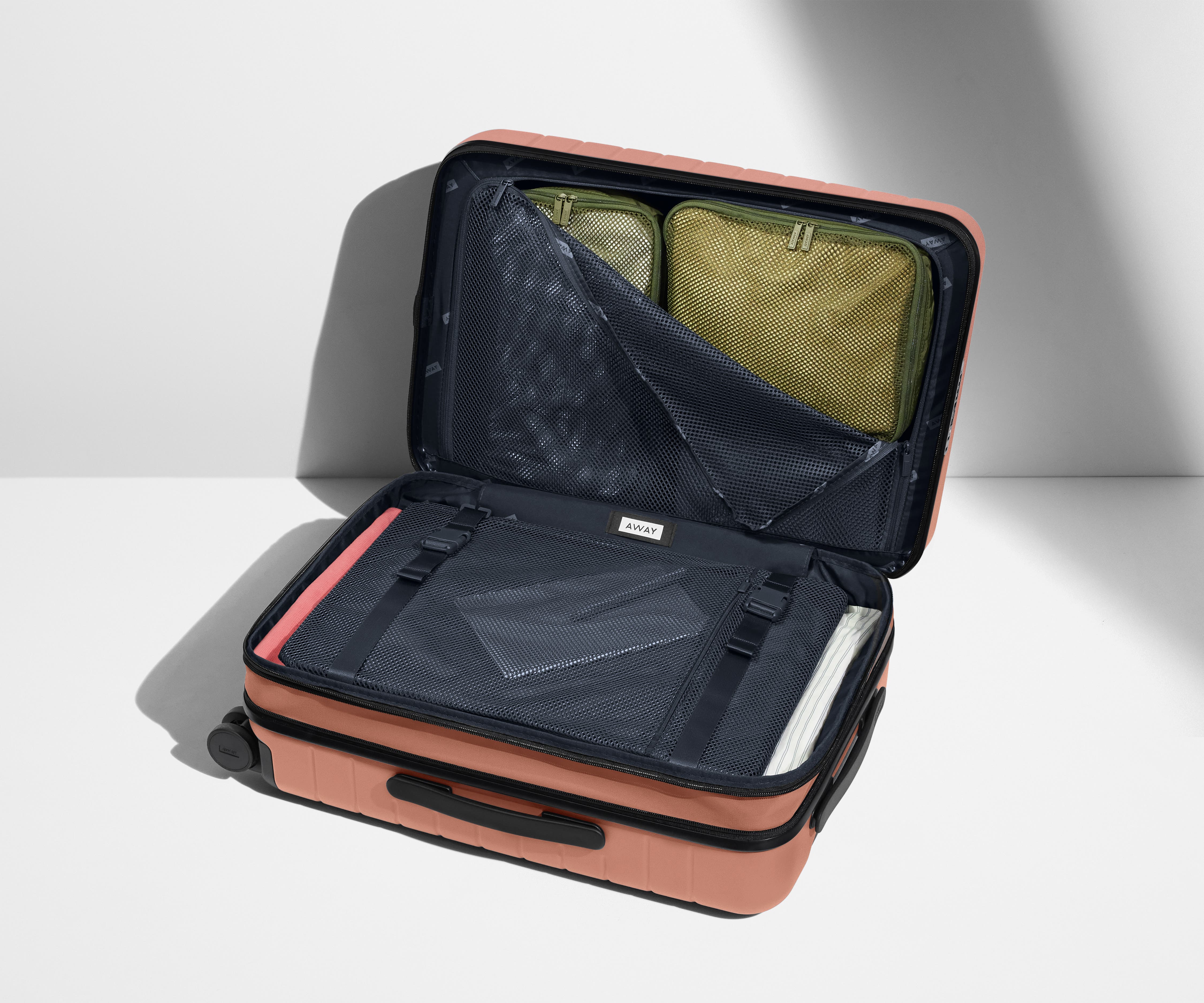 away-bigger-carry-on-flex-valise-cabine-clay-pink image 6