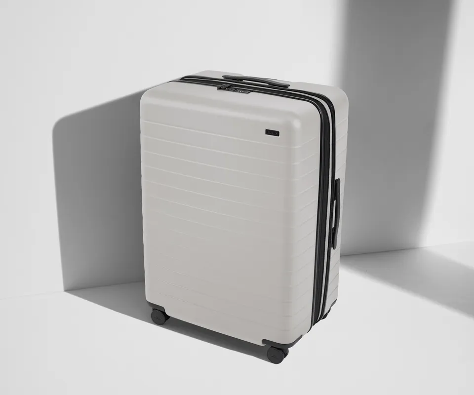 away-large-flex-valise-soute-cloud-gray-extensible-2-semaines image 1