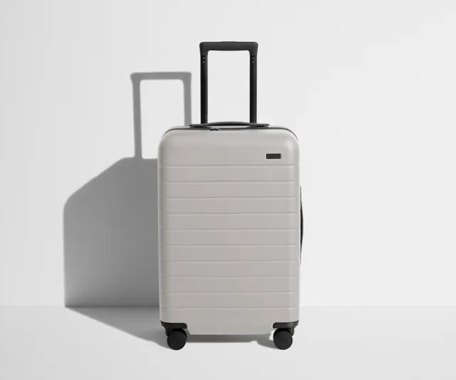 away-bigger-carry-on-valise-cabine-cloud-gray-rigide image 1