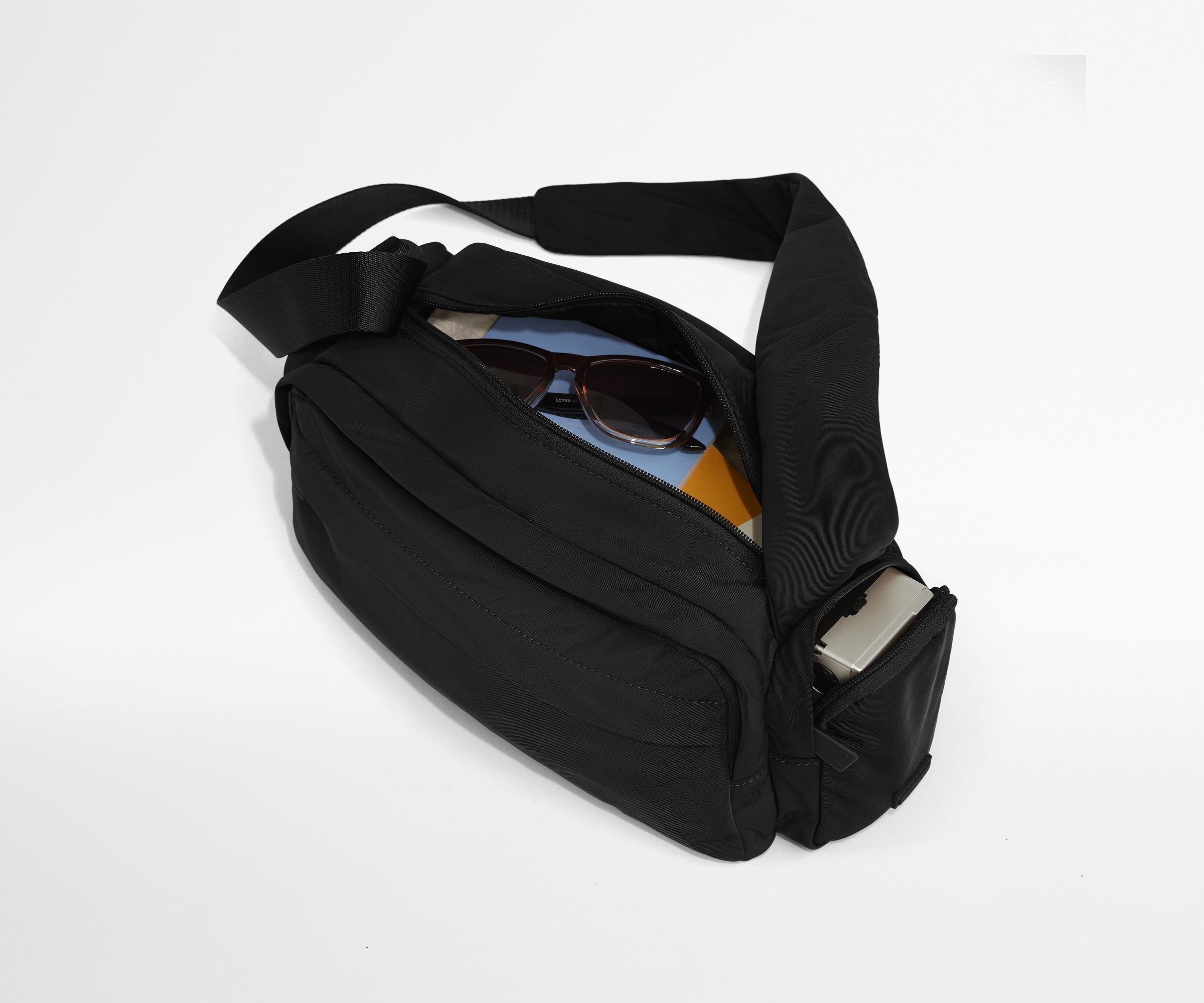away-featherlight-cargo-pack-sac-bandouli-re-jet-black image 4