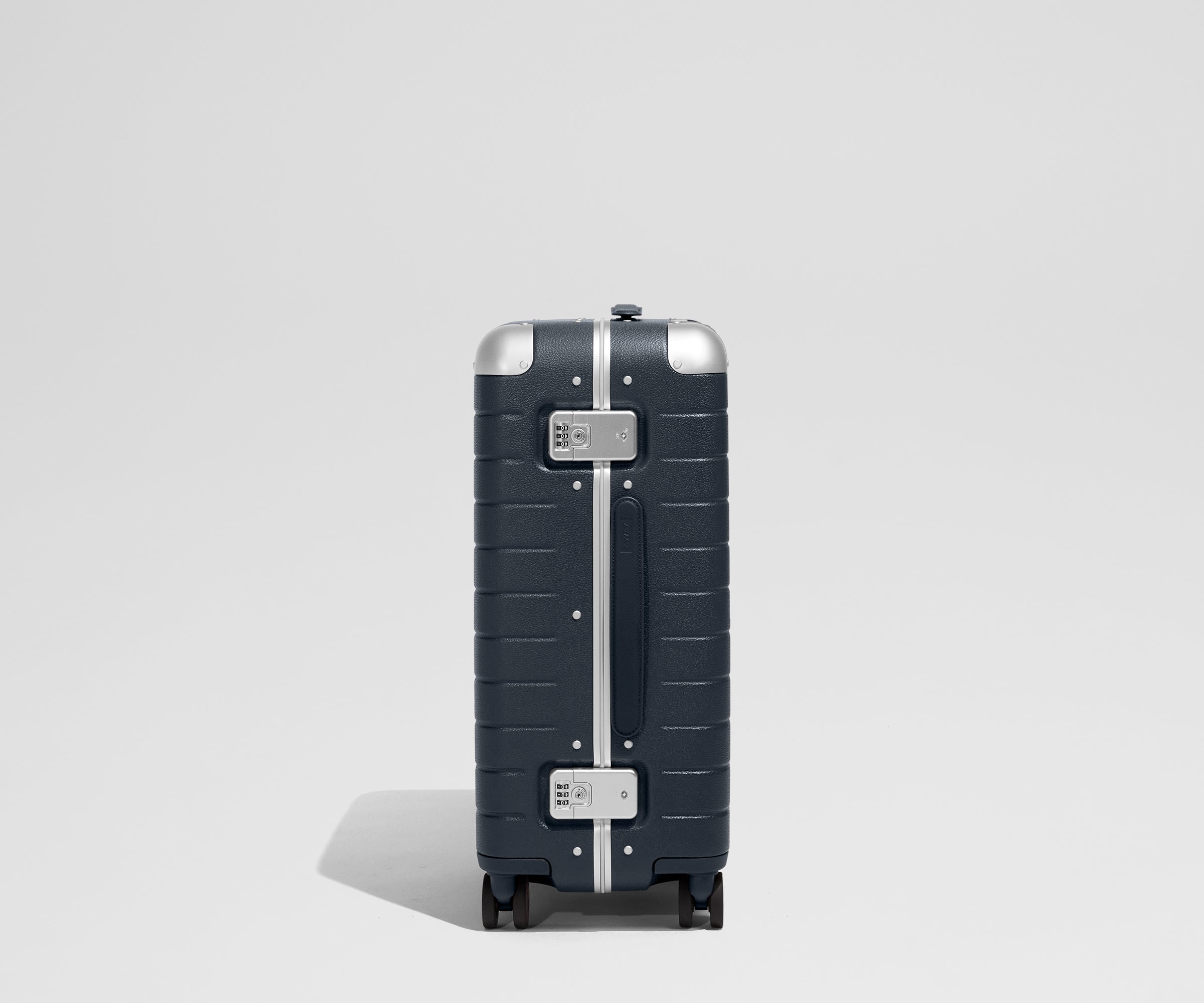 away-aluminum-edge-bigger-carry-on-valise-cabine-navy-blue image 3