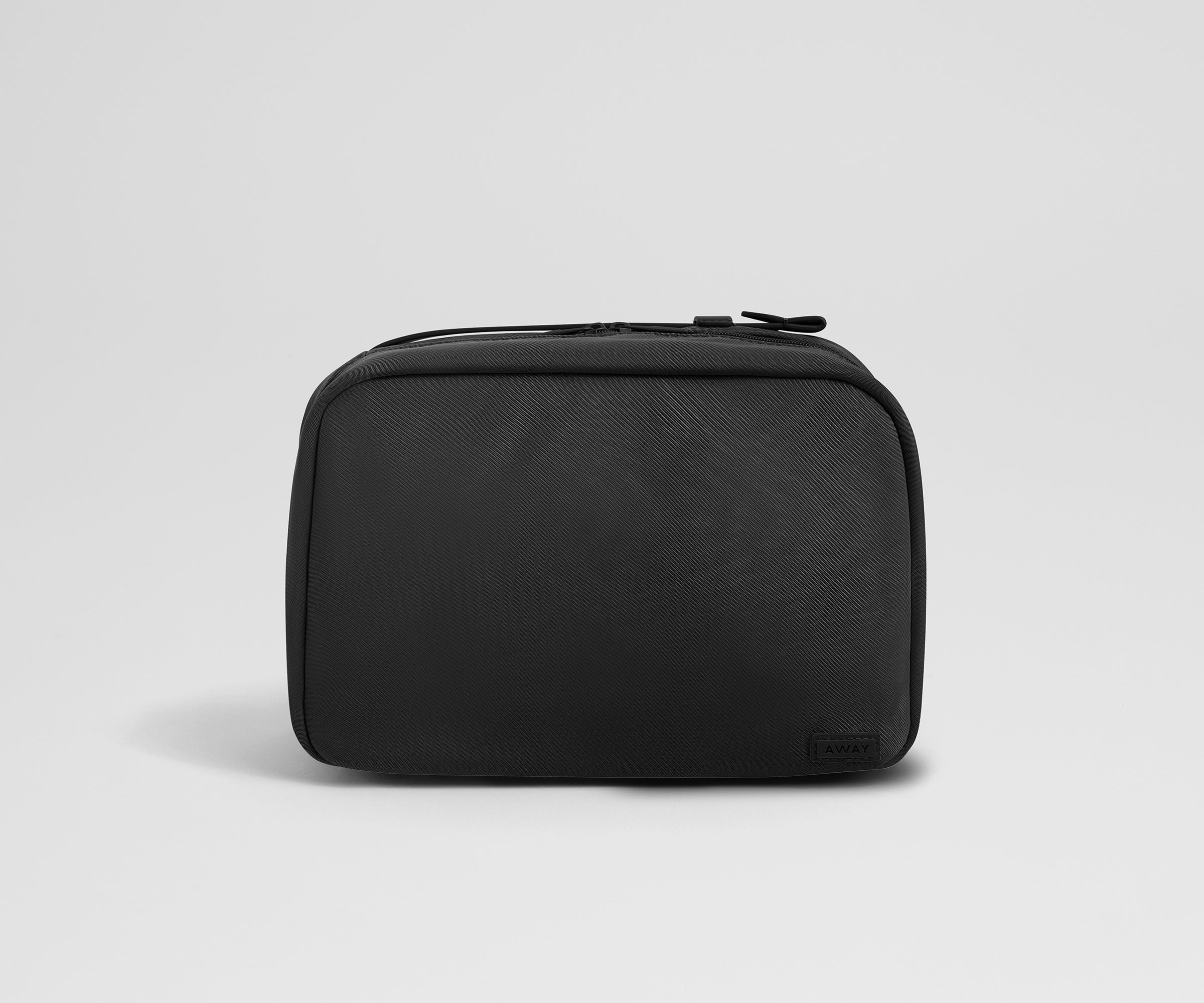 away-hanging-trousse-de-toilette-suspendre-noir-nylon image 1