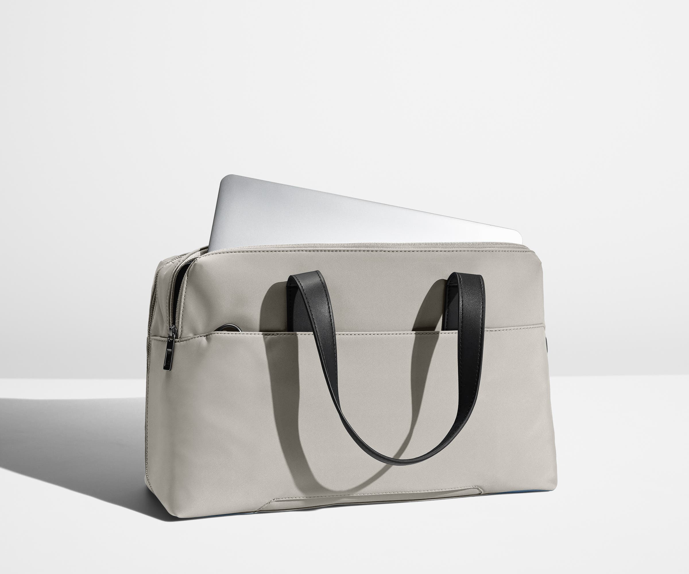 away-everywhere-bag-sac-bandouli-re-gris-cloud-16-pouces image 5