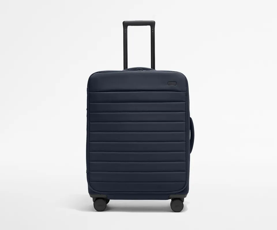 away-softside-medium-valise-soute-bleu-marine-extensible image 1