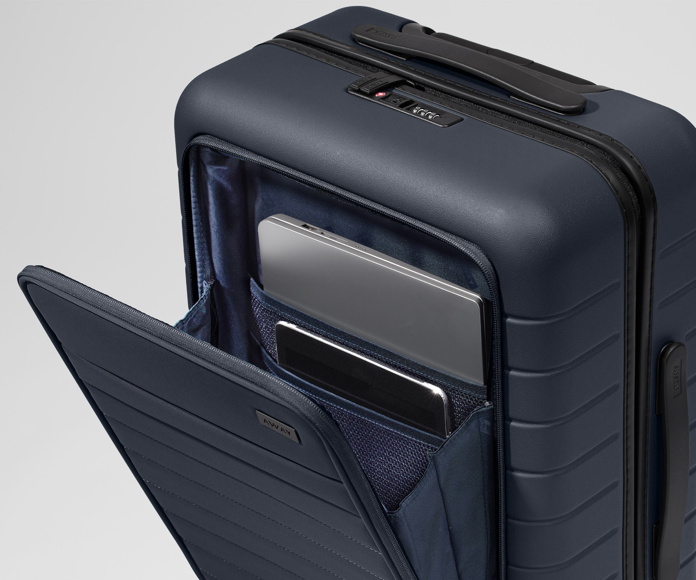away-executive-bigger-carry-on-valise-cabine-bleu-marine image 5