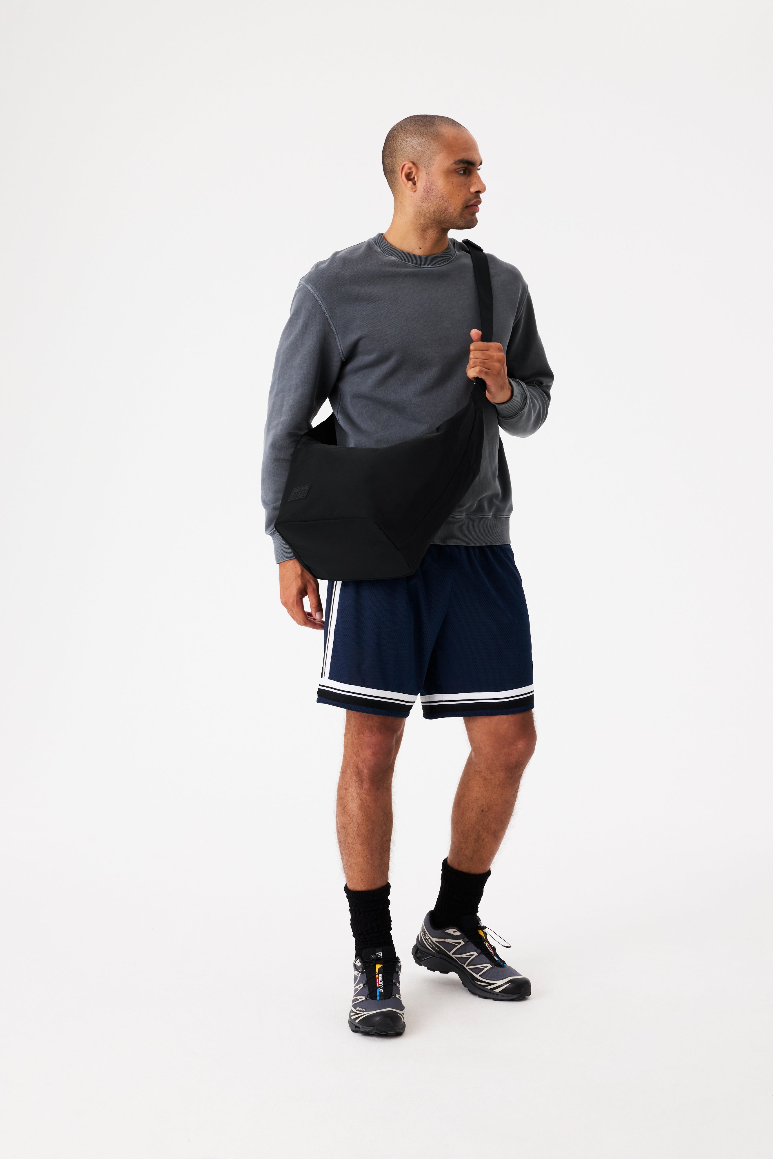 beis-crescent-catchall-sac-bandouli-re-noir-sport image 5