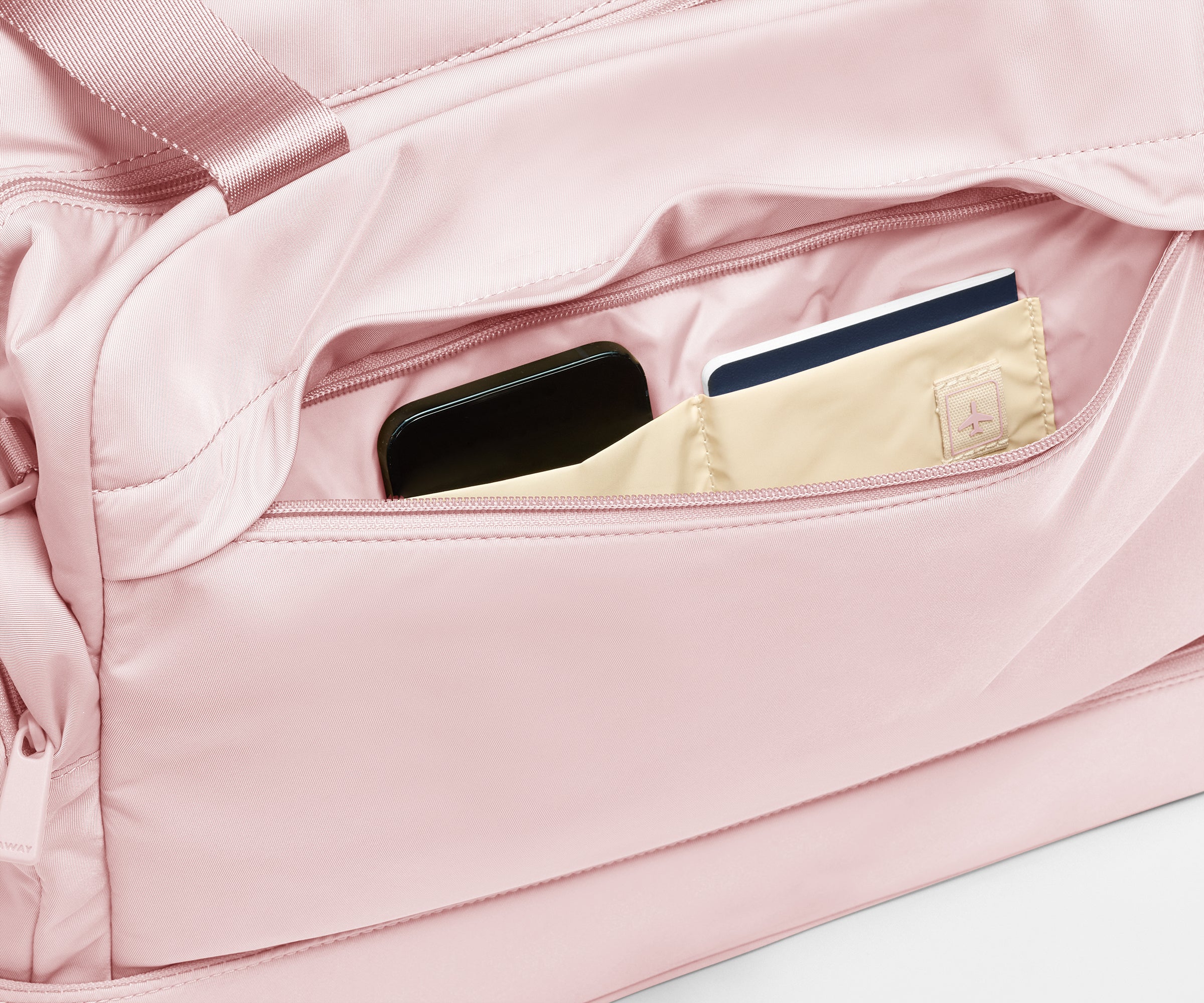 away-featherlight-sac-week-end-blush-pink-ordinateur-14 image 6