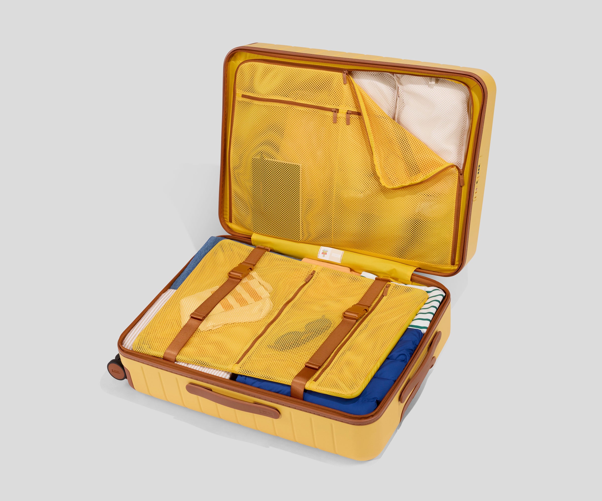 away-medium-valise-soute-woody-yellow-toy-story image 3