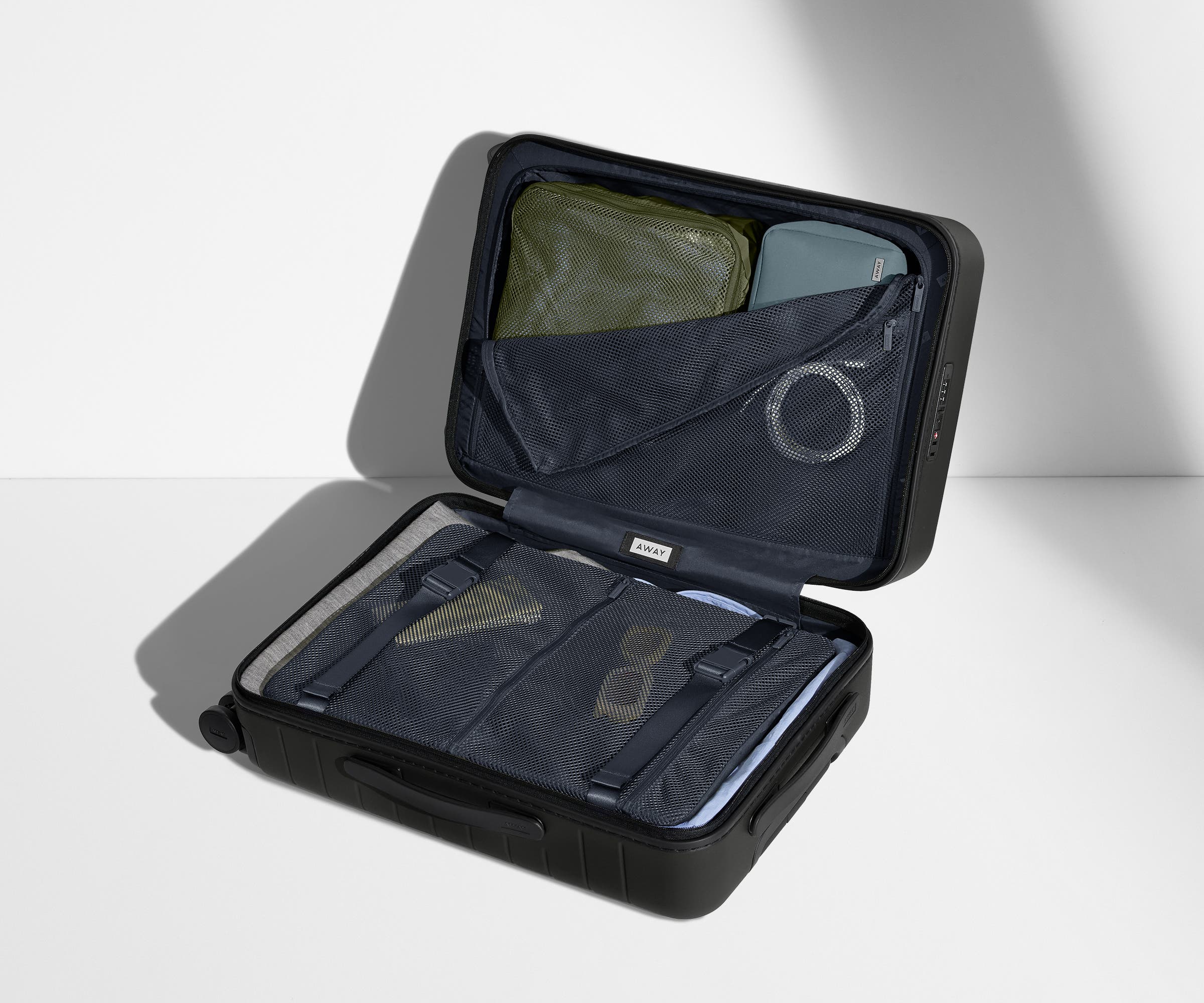 away-the-carry-on-valise-cabine-noir-compression image 4