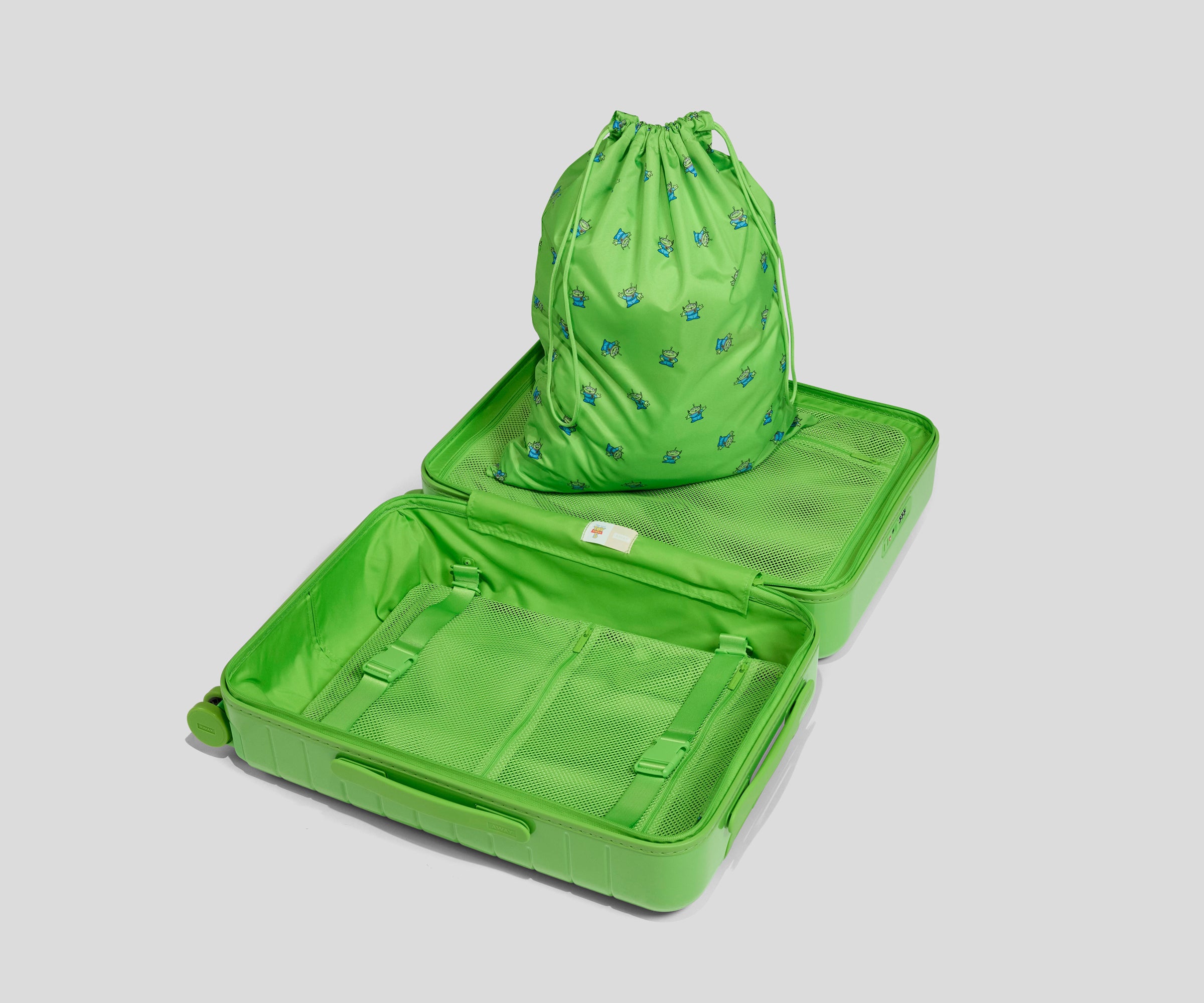 away-the-bigger-carry-on-valise-cabine-alien-green-rigide image 4